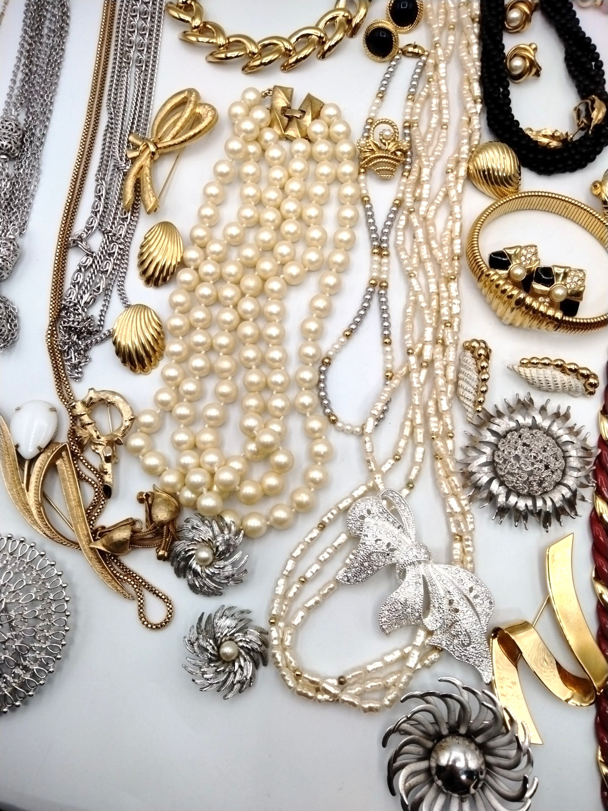 Vintage Jewelry Lot Coro Trifari Monet Sarah Coventry Necklace Earring Brooch