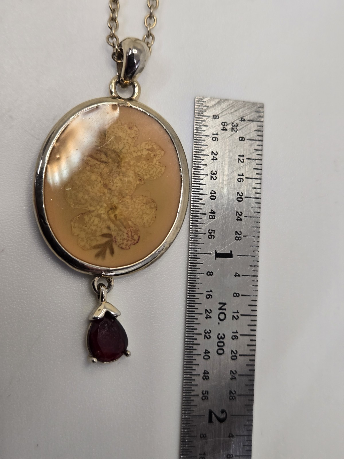 Vintage Butterscotch Amber Pendant Necklace 16″ Gold Tone Reverse Carved Floral