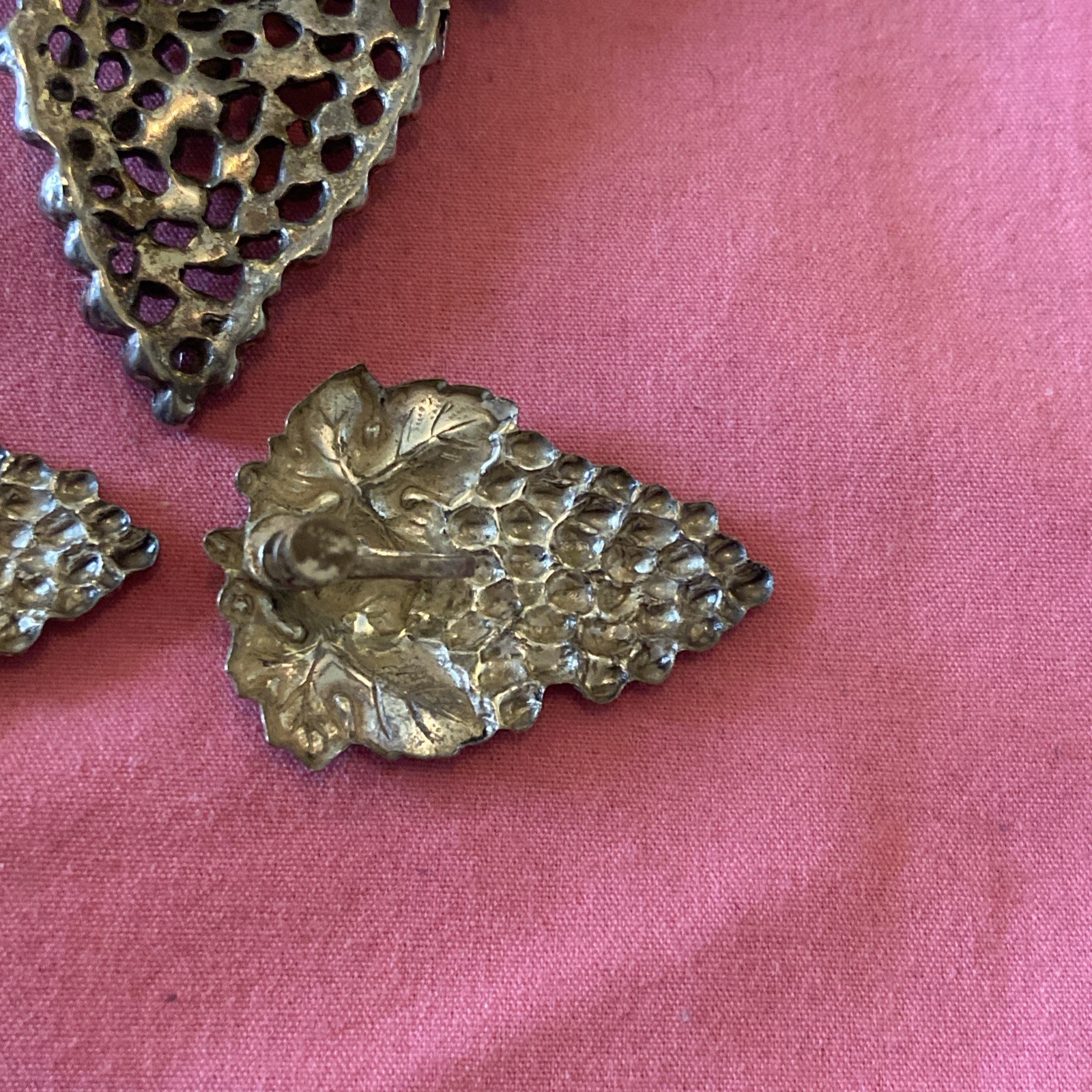 Vintage Silver-tone 3 Piece Grape Bunch Set Brooch 3 3/4in & Earrings 1 1/2 Inch