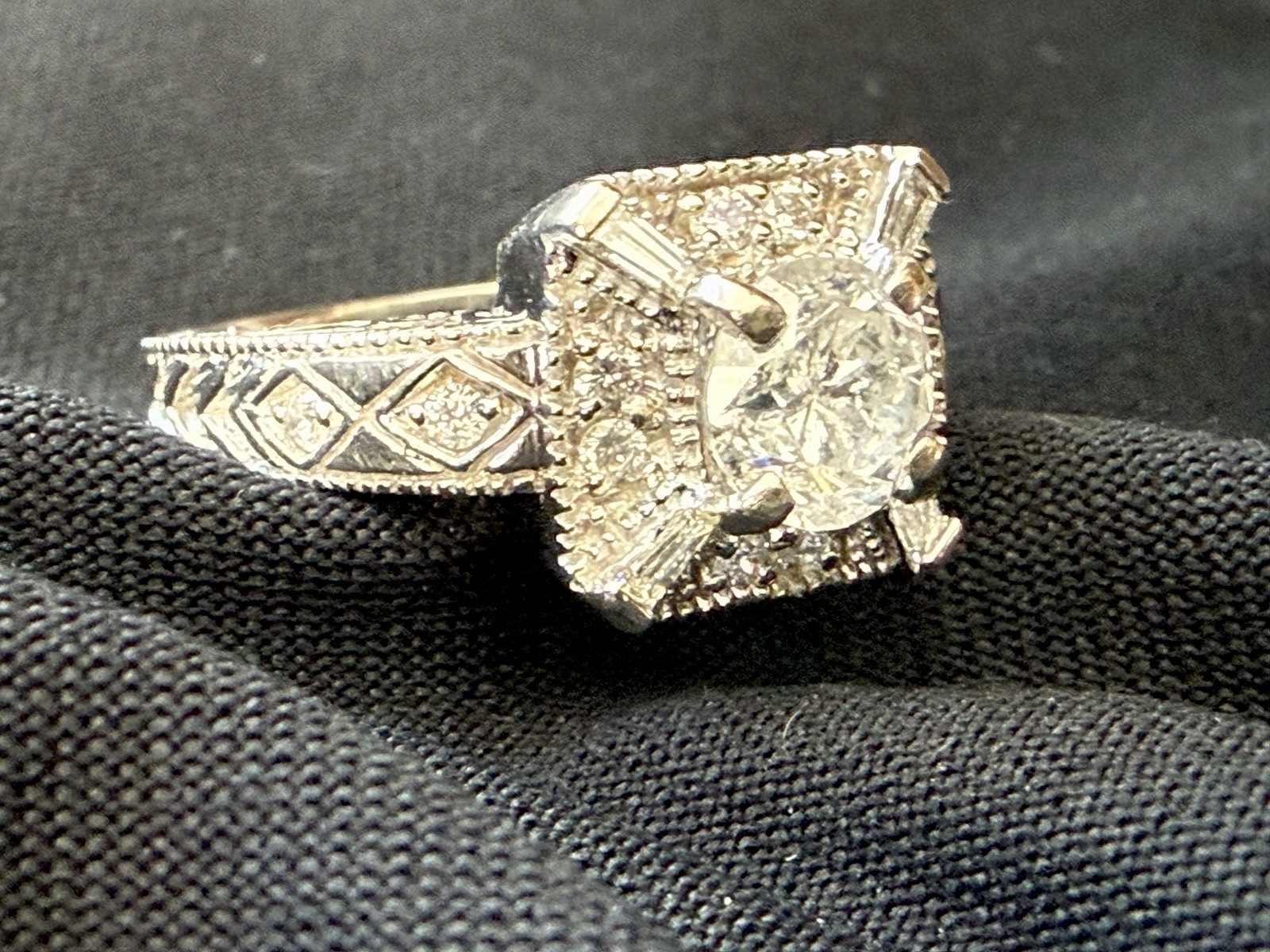 Vintage 1 Carat Diamond Filigree Ring in 14kt White Gold. Size 9