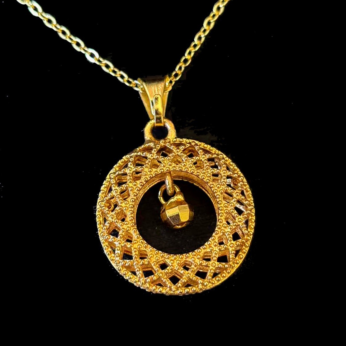 VTG Hollowed-out Pendant Necklace Gold-plated (NOT SURE) marked ‘999’, 19 inch