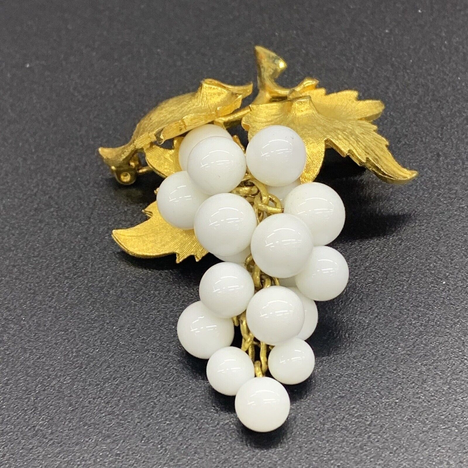 Vintage Brooch Grapes Dangling Drop Gold Tone White Beaded Estate 2” Grape