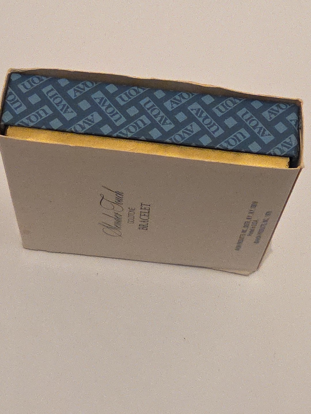 1978 Avon Slender Touch Goldtone Bracelet Size Small With Box