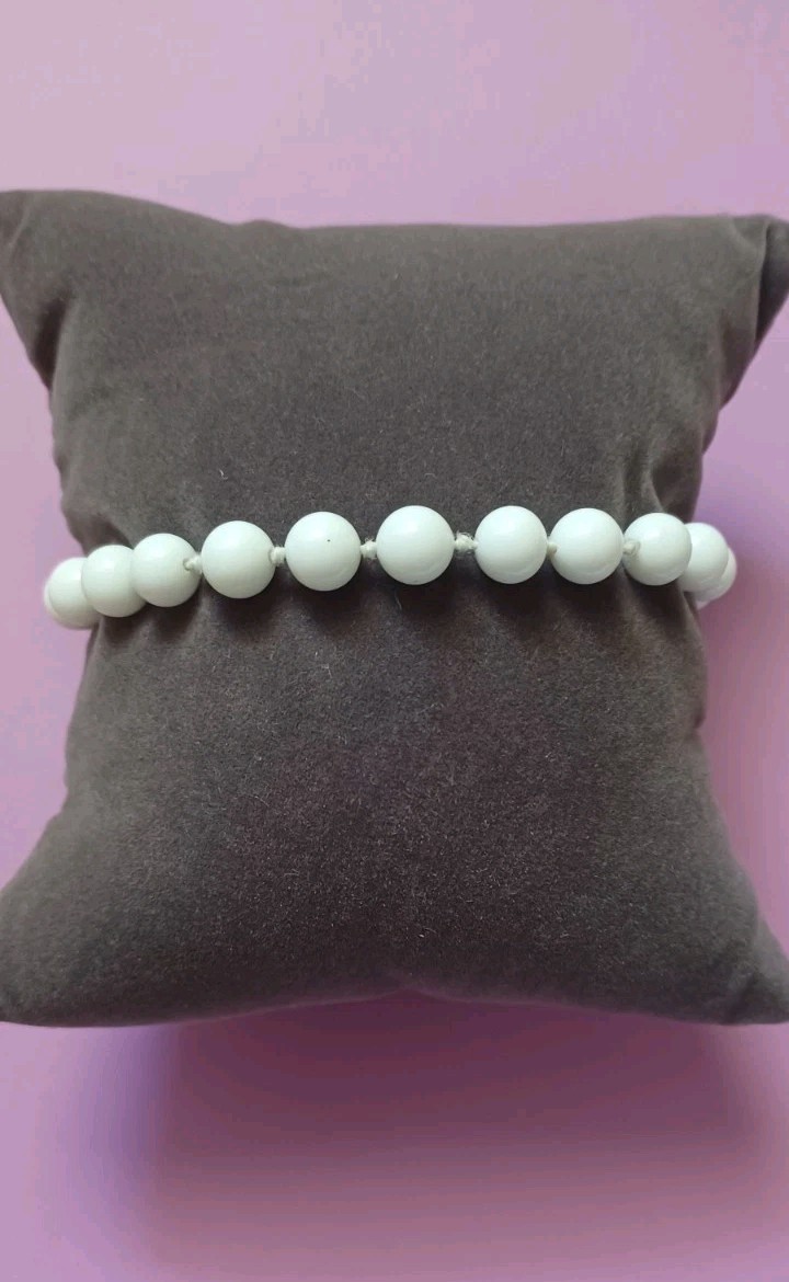 Vintage 1960s Monet Hand-Knotted Milk Glass Bead Bracelet with Sister Clasp