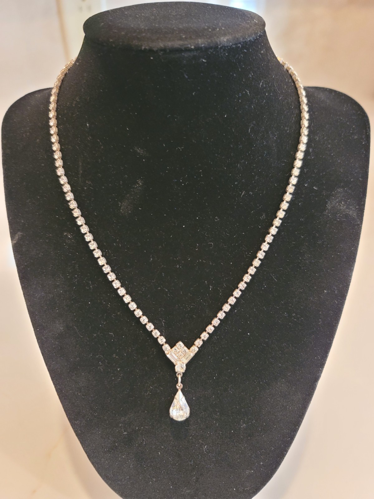 Vintage Rhinestone Necklace Crystal Teardrop Pendant Bridal Formal 16 Inch