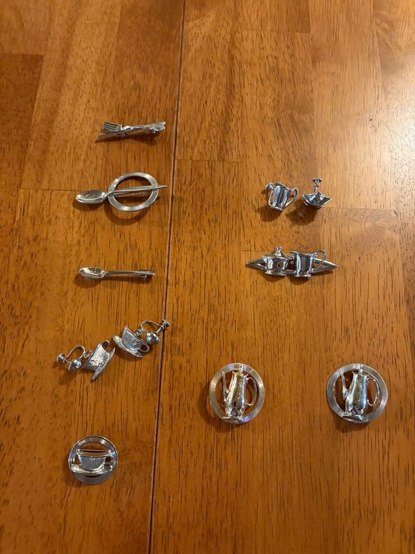 Cookware/tableware brooch/lapel pins & ear rings, and tie tacks