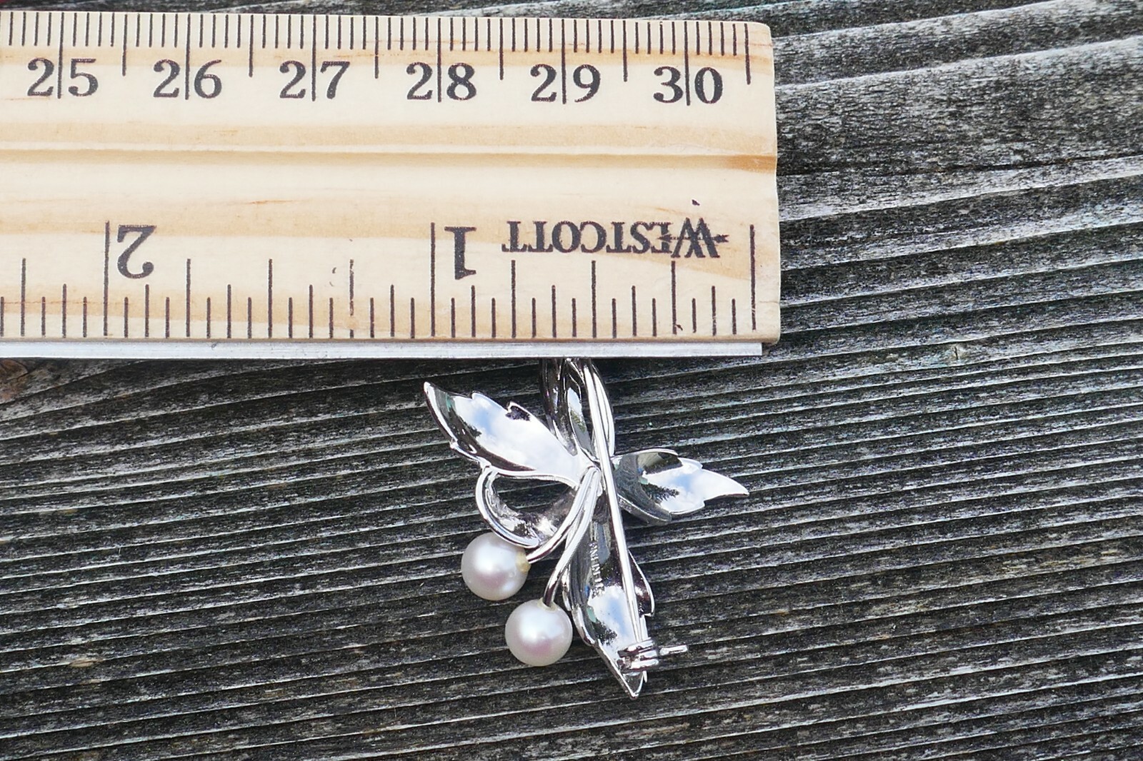 Vintage Sterling Silver & 5.3mm Pearl Spray Designed Brooch / Pin – 4.9g.
