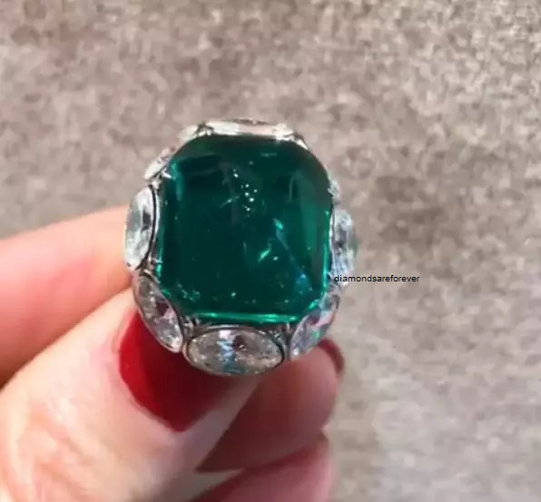 Cabochon Shape Vivid Green 17CT Emerald With 3.55CT Oval & Round CZ Women’s Ring