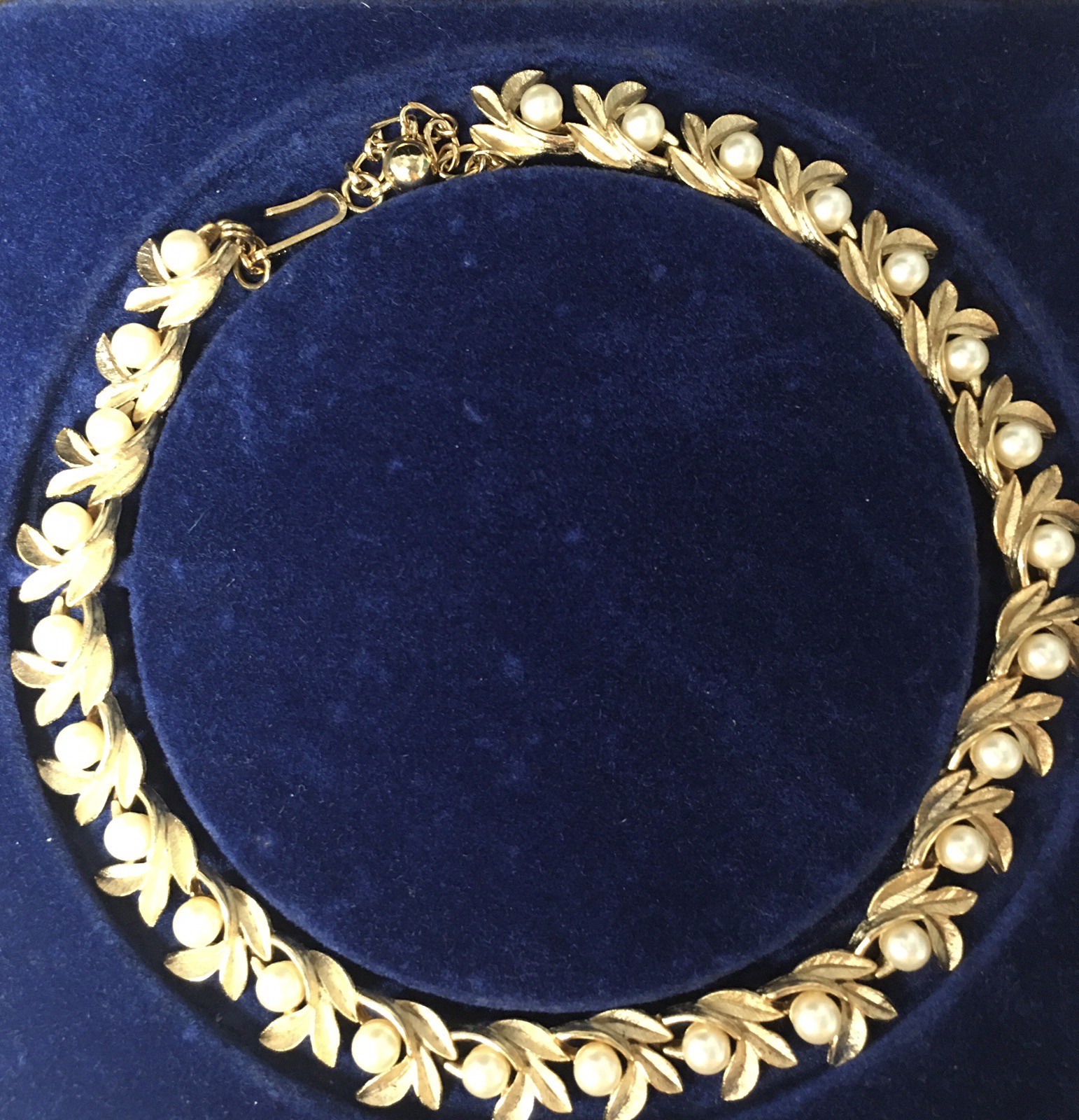 1971 VTG Avon Evening Creation Flower Simulated Pearl Necklace Earrings Box Set