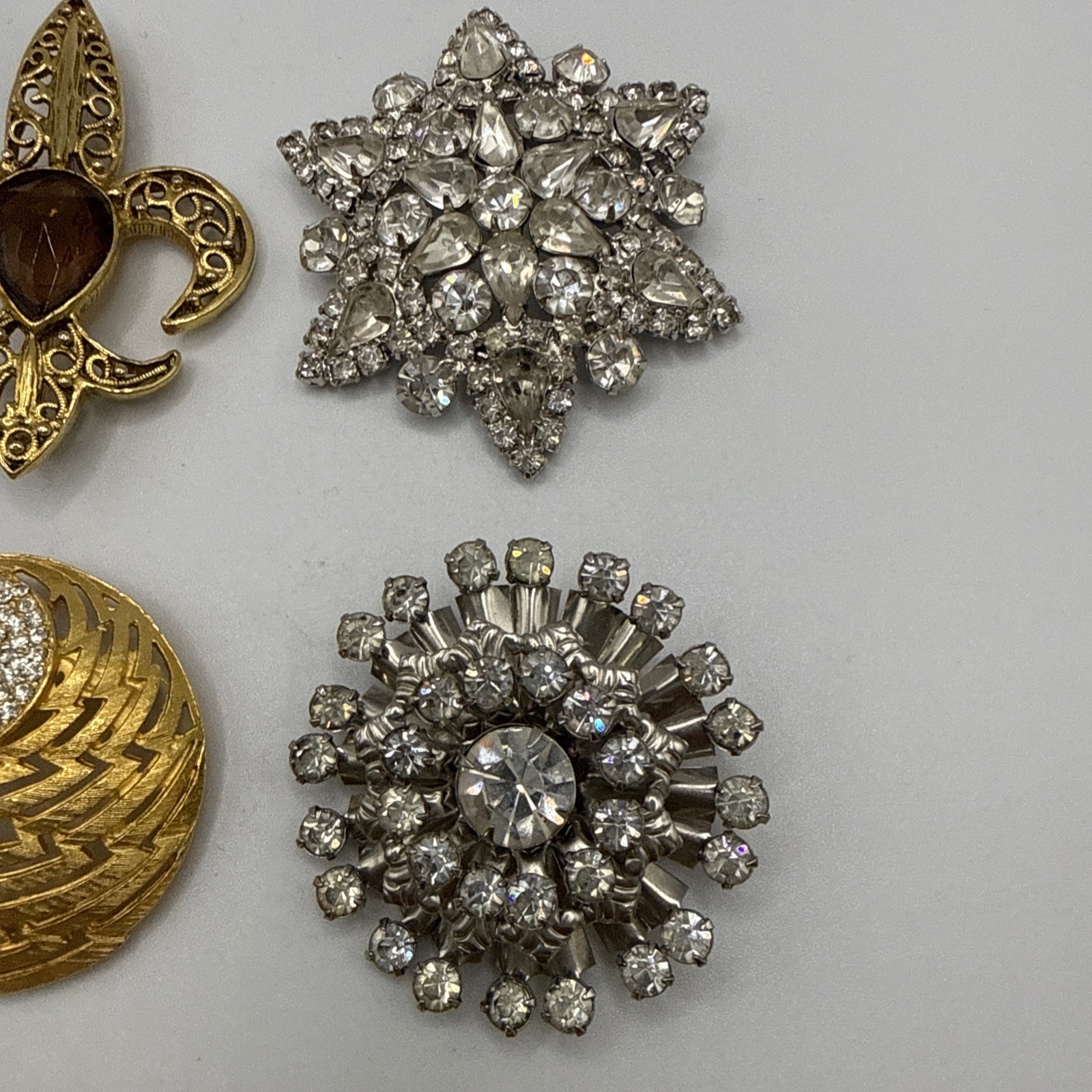 Lot Of 6 Vintage Brooches Floral Gold Tone Pearl Rhinestone Romantic 1.5″ – 2″