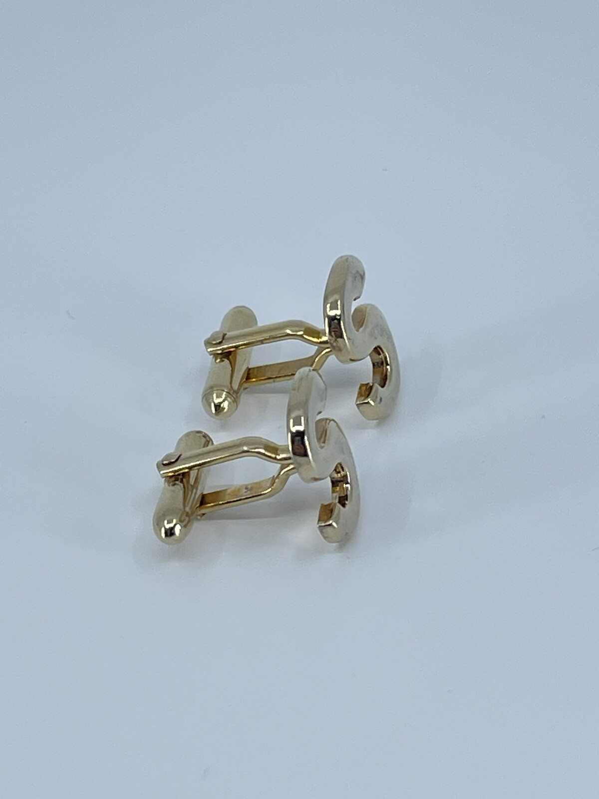 Vintage Swank cufflinks and tie clip monogram beveled S gold tone bullet backs