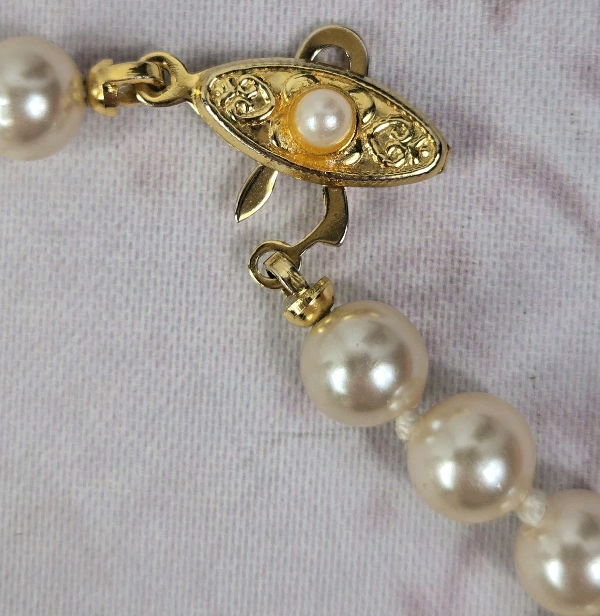 Vtg Faux Knotted Pearl Necklace Fish Hook Clasp Japan 18″ Red Oriental Pouch