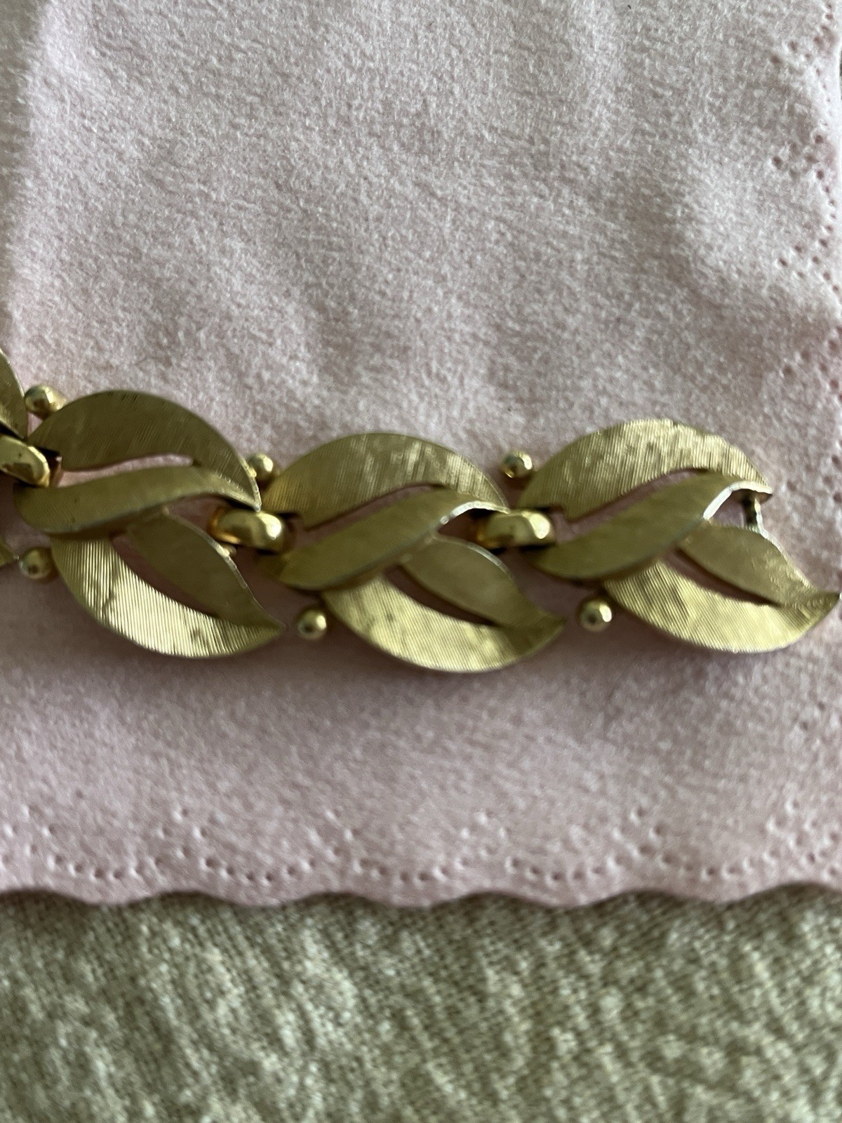 Vintage Trifari Bracelet Gold Tone Leaf Link 7.25 In