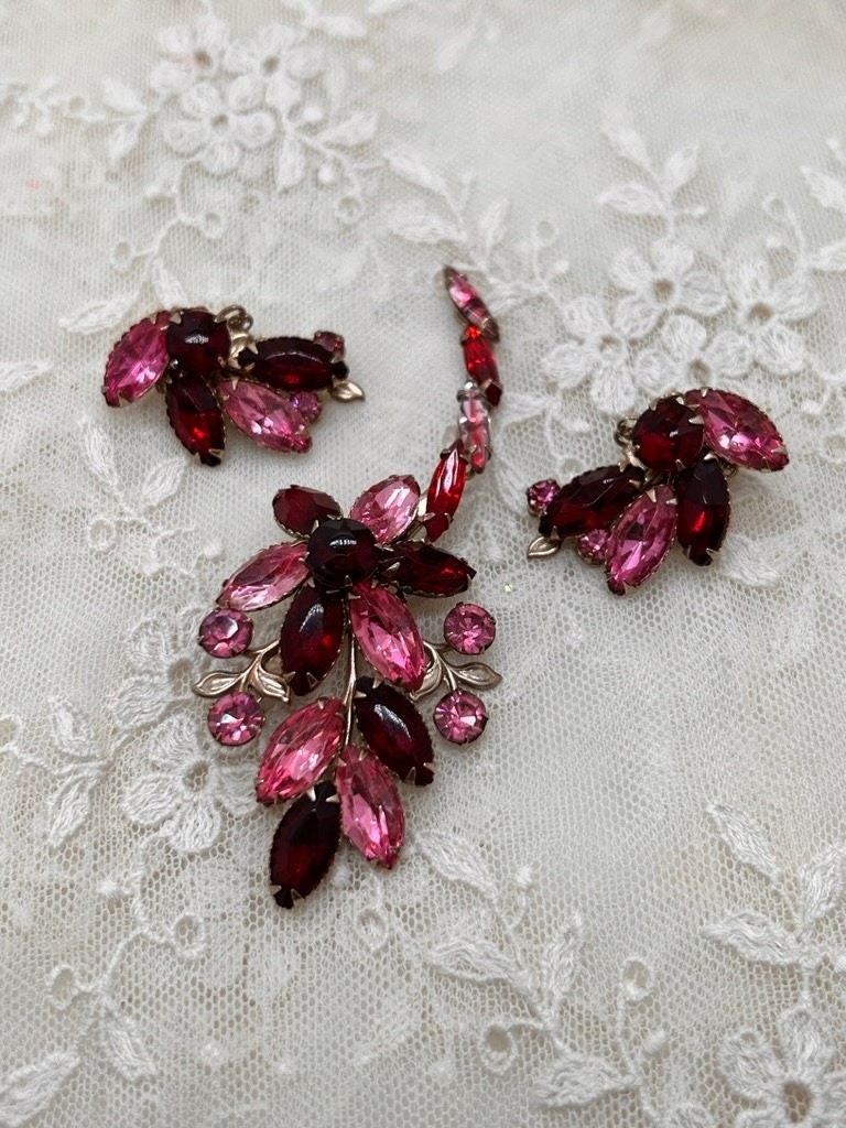 Vintage Pink & Red Rhinestone Brooch and Clip On Earring Set GORGEOUS