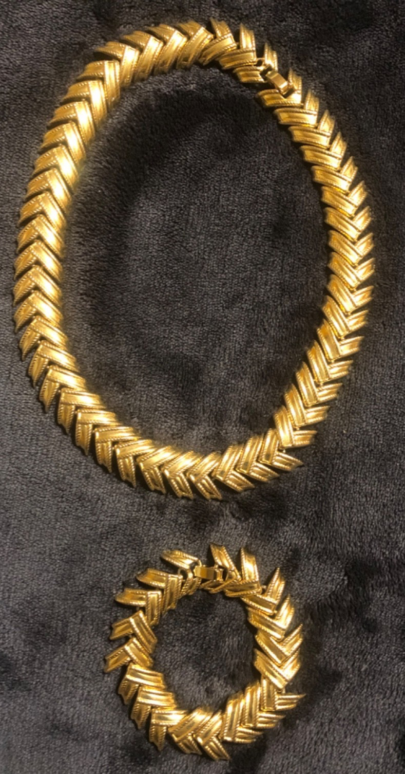 Vtg Chevron Gold Tone Necklace & Bracelet Articulated Lightweight V Link Station