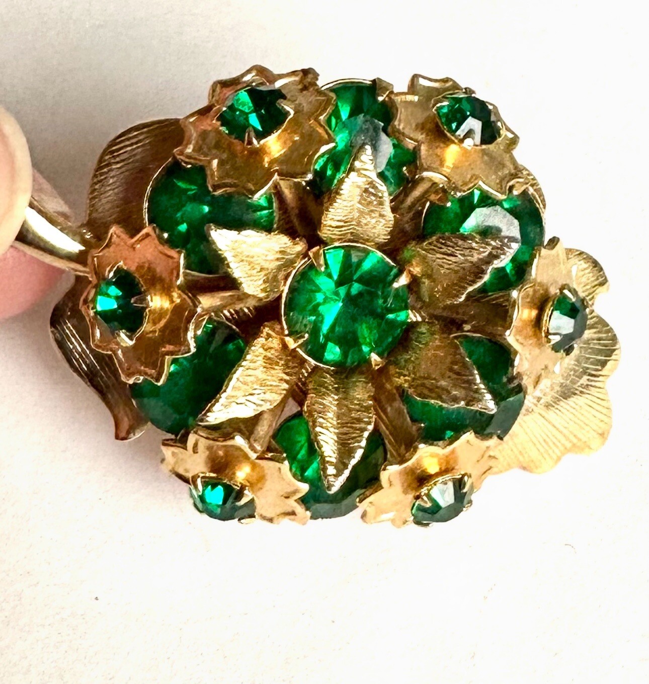 VTG Green Rhinestone Flower Leaves Vivid Pretty Rhinestones Gold Tone Brooch
