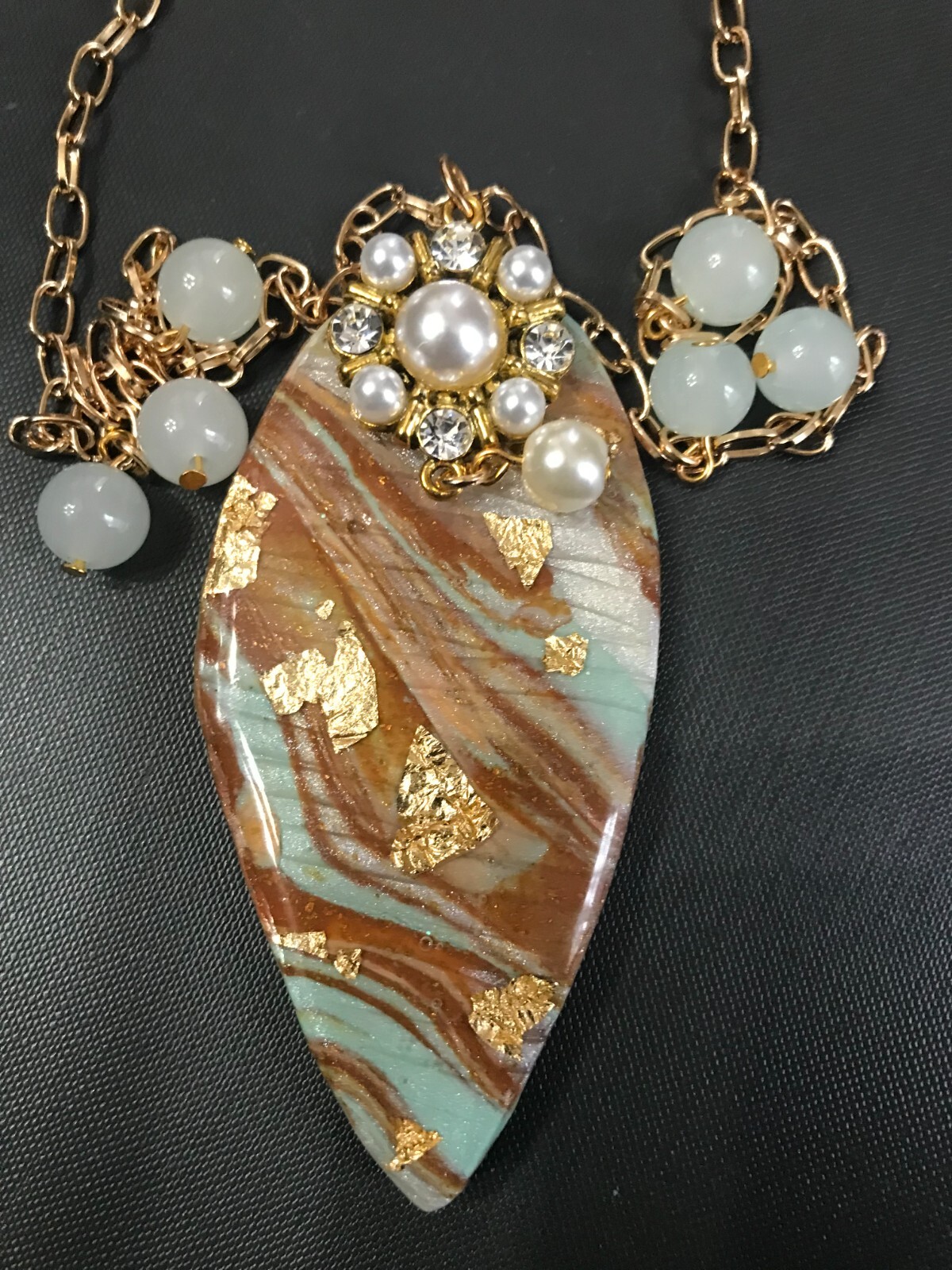 GOLD & BROWN TEARDROP SHAPE PENDANT NECKLACE WITH GOLD TONE PAPERCLIP CHAIN