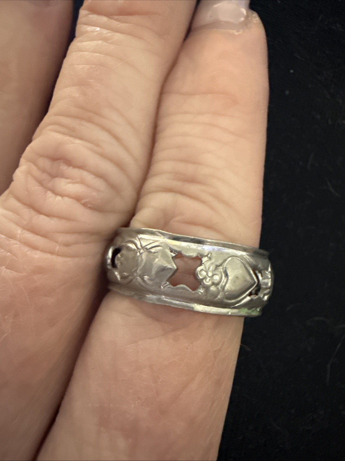 Vtg Sterling Silver Band Ring Sz Cut out Hearts & Flowers Design Sz 9