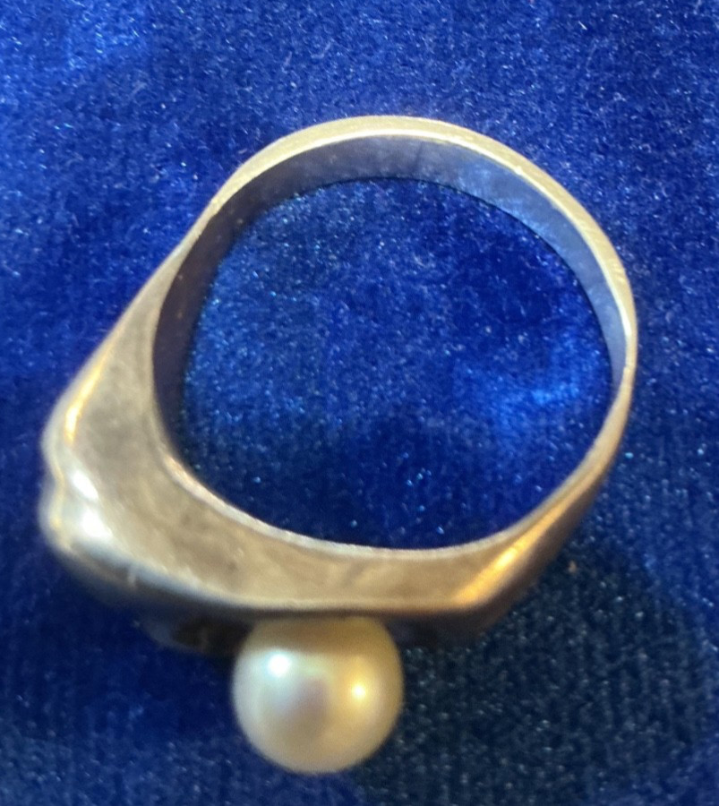 VINTAGE STERLING PEARL RING SIZE 12 VERY DIFFERENT