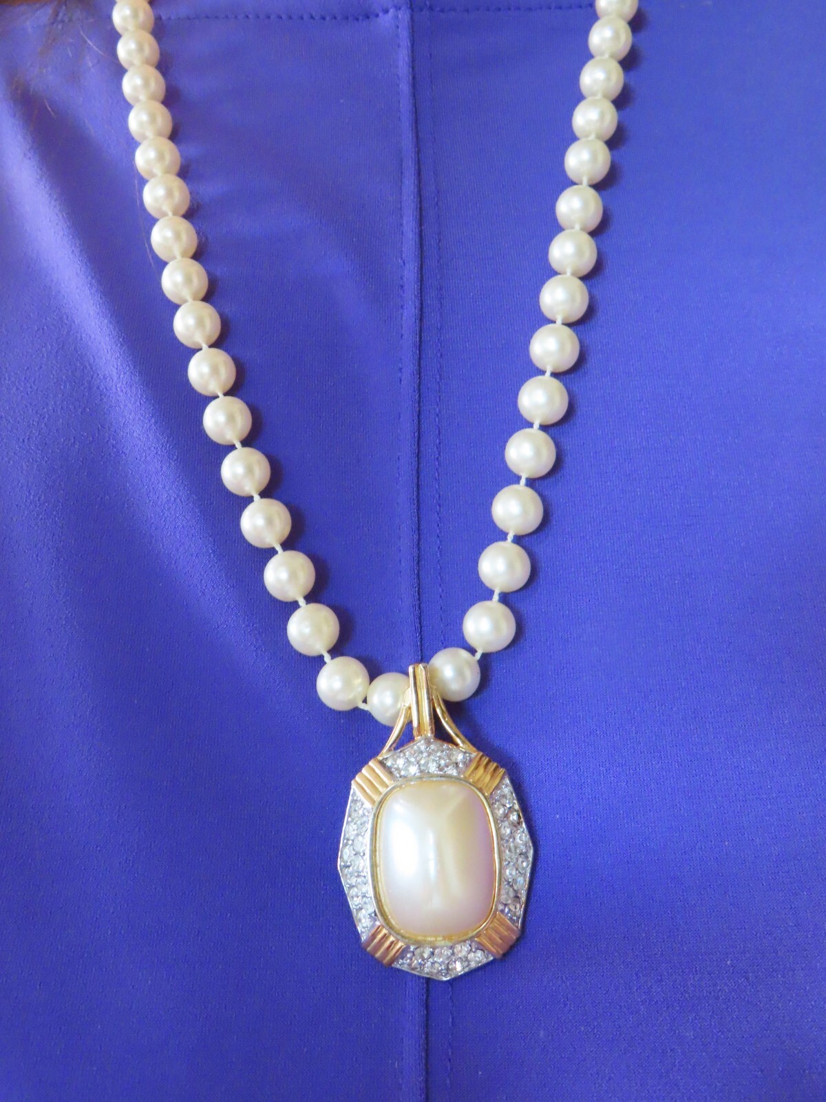 Vintage 1980’s Faux Pearl Necklace w/Faux Pearl & Rhinestone Slide