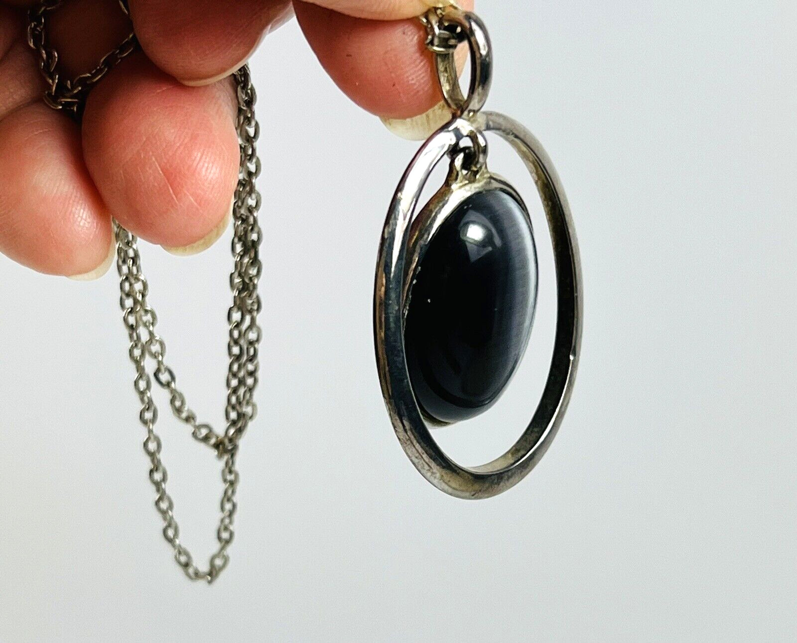 Vintage Silver Toned Metal Necklace and Oval Pendant w/ Dangling Gray Stone 12″