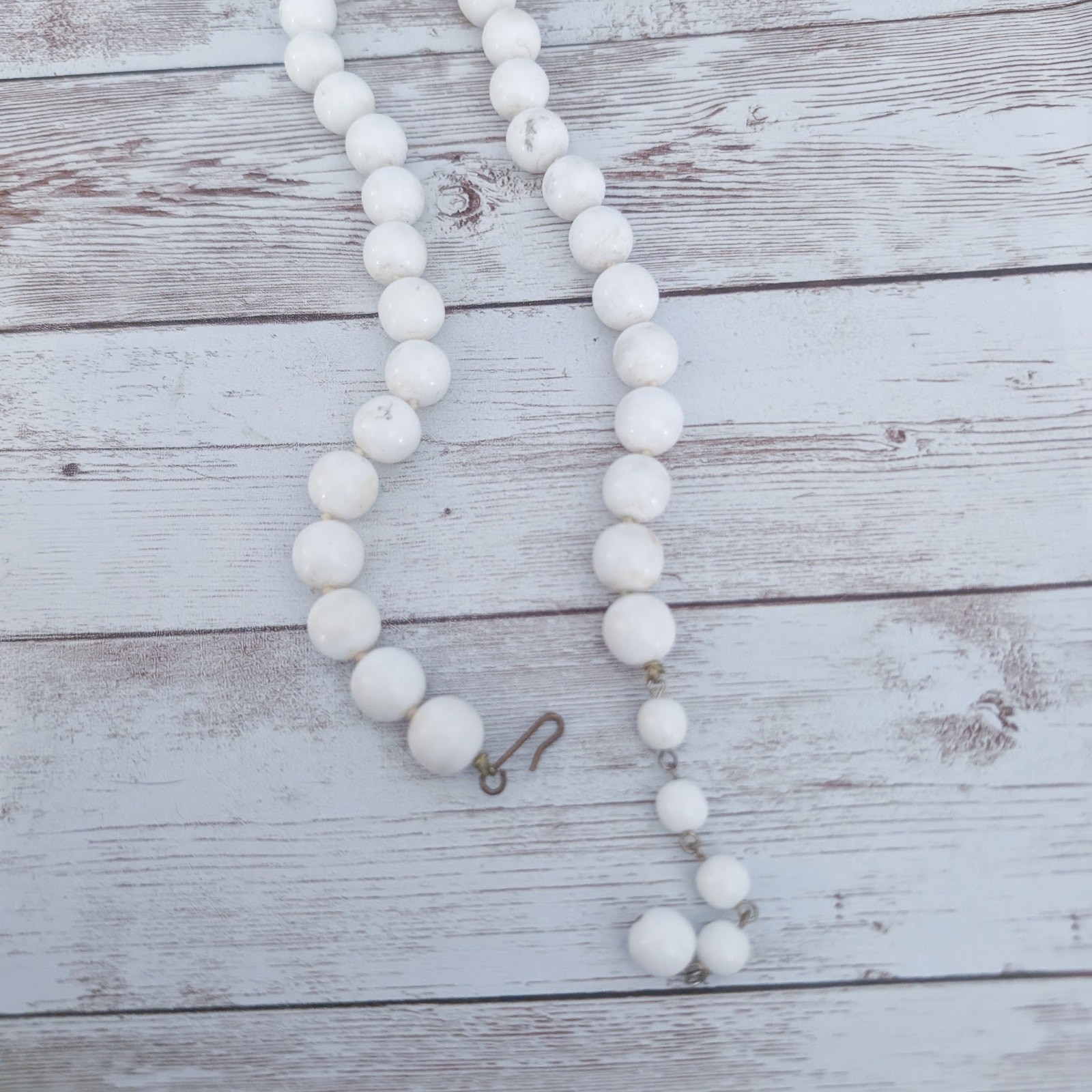 Vintage Necklace Statement Retro Off White Ball Style – Marks & Discoloration