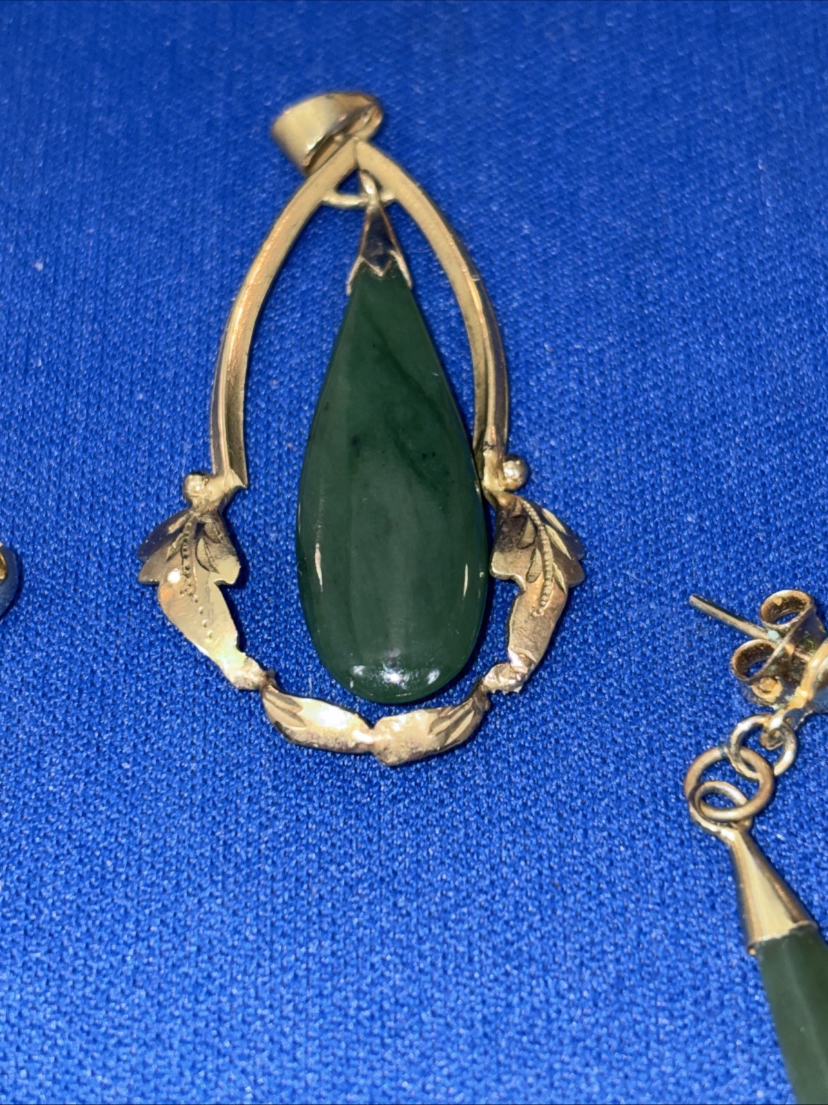 Vintage Tear Drop Jade Green Gold Tone Pendant & Earrings