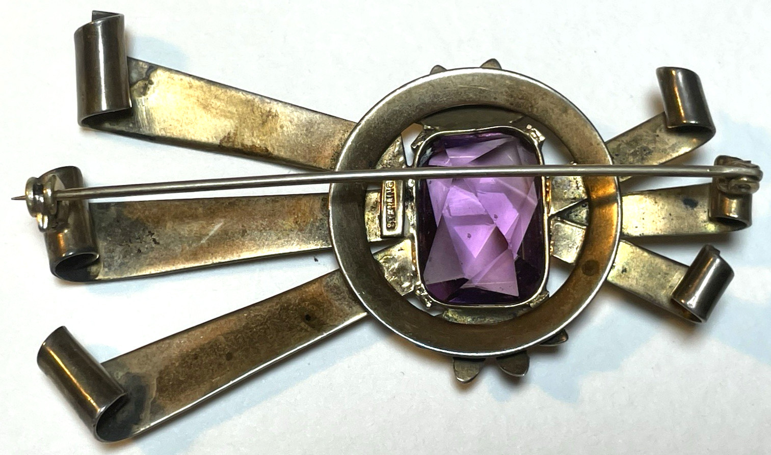 LARGE VINTAGE STERLING SILVER RIBBON BROOCH PURPLE PASTE STONE CIRCA 1940s-50s