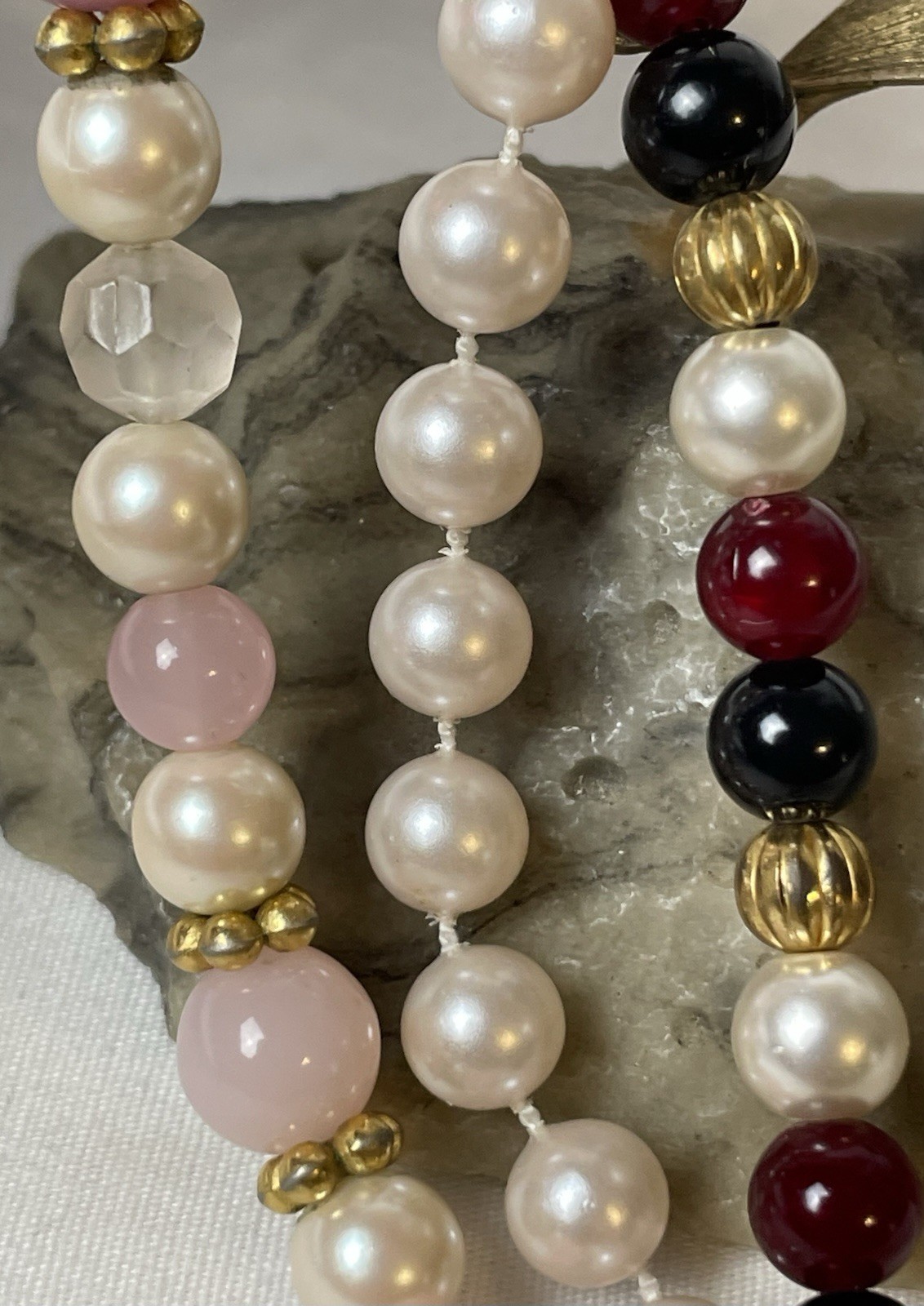 Lit 3 Vtg Faux Pearl Beaded Bracelets 7.5” White Pink Black Gold Toned Clasps
