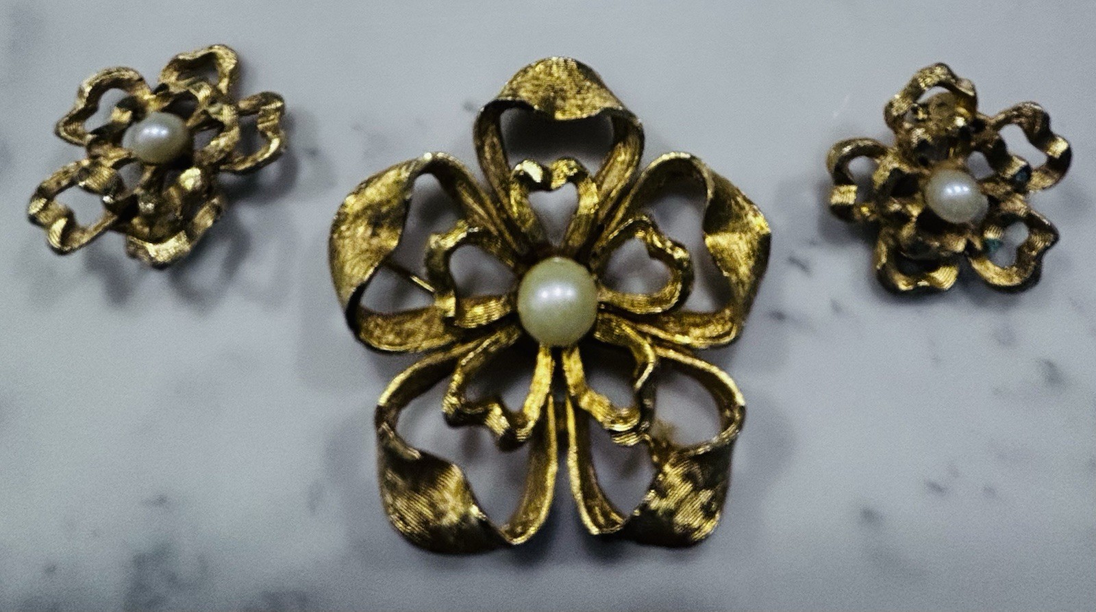 Pretty Vintage Gold Tone Brooch And Clip Earring Set Marked BSK