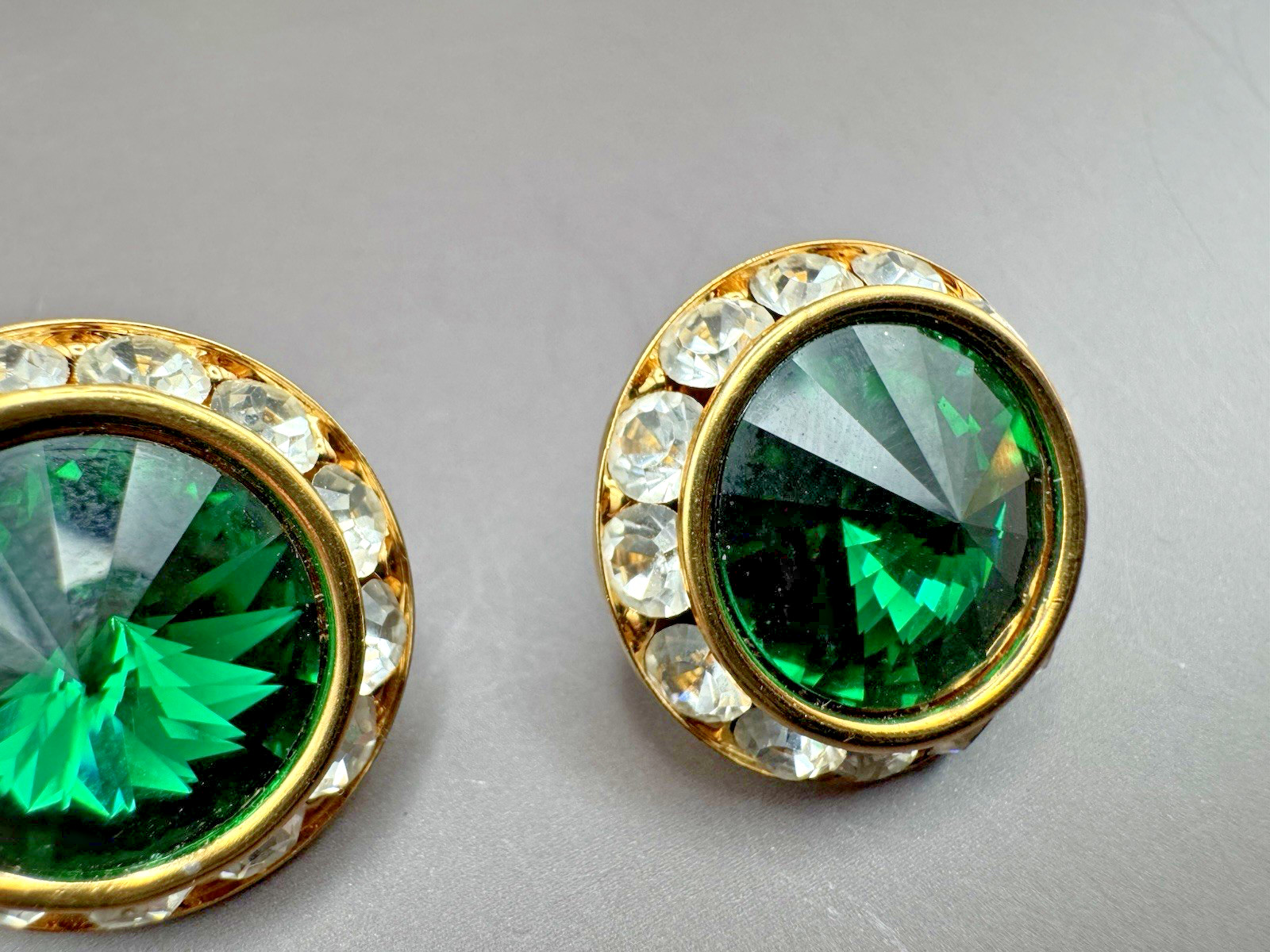 Vivid Green Rivoli Crystal Earrings Rhinestone Halo Button Studs Vintage 0.75”