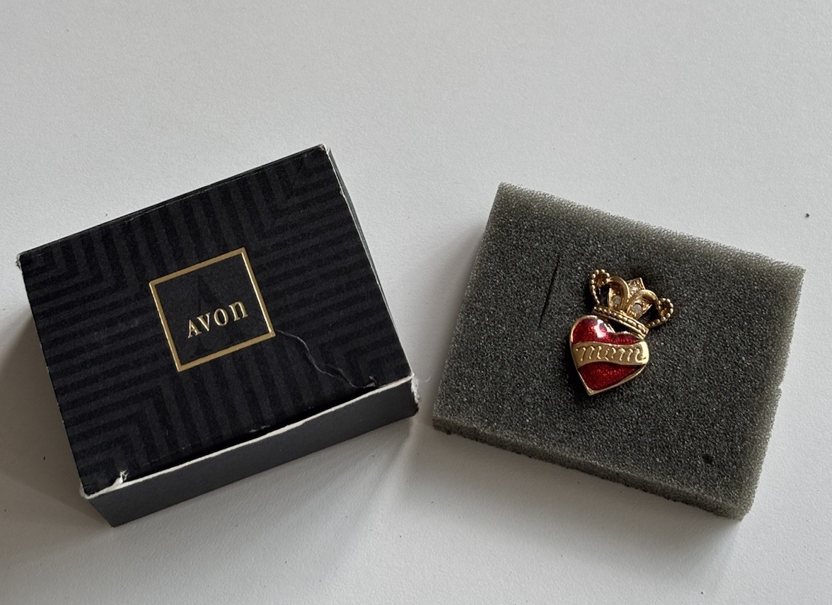 1994 Avon Gold Red Enamel Crown Heart Mothers Day Pin Brooch orig box Set of 2