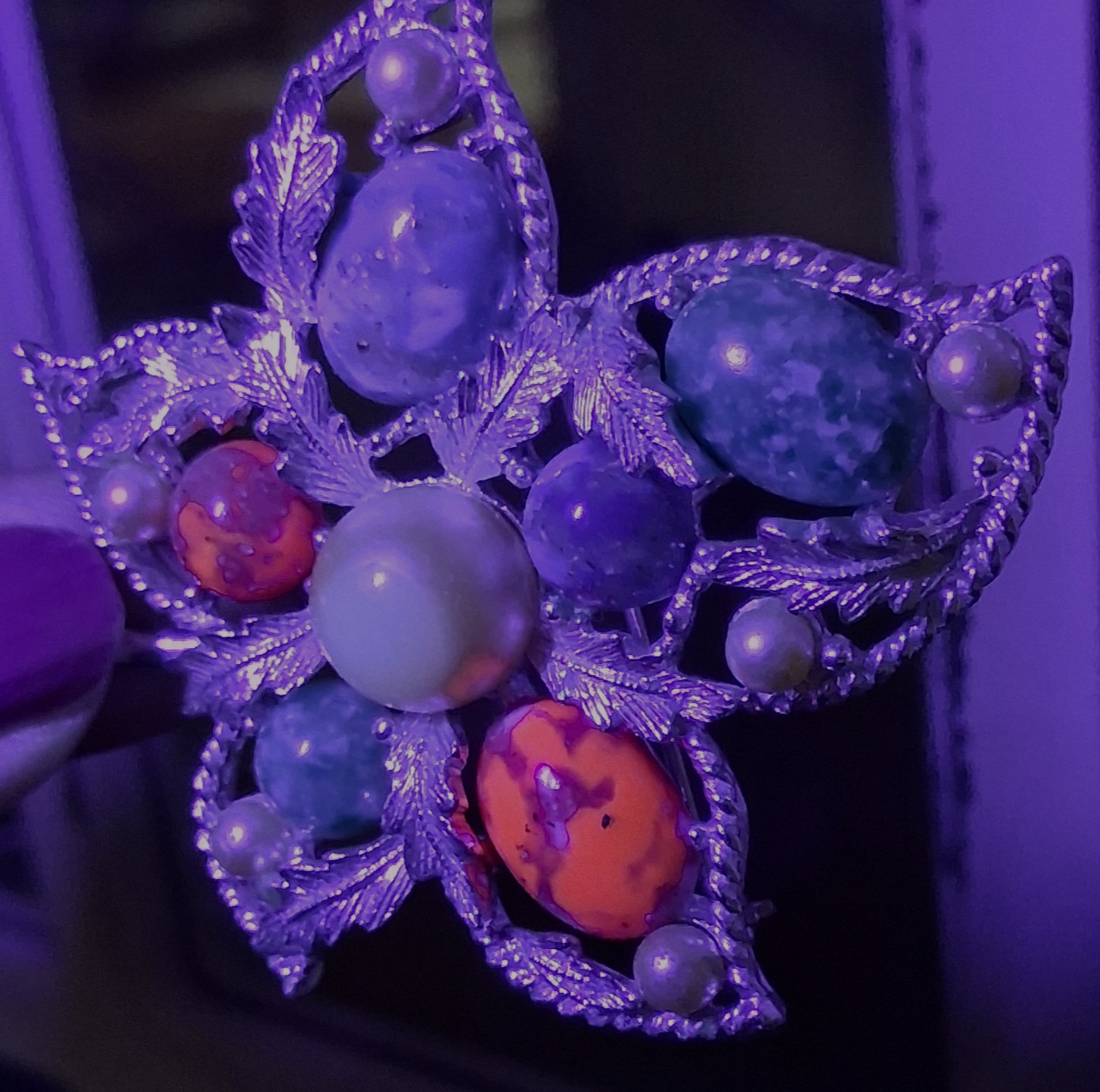 Vtg 1968 UV Glow SARAH COVENTRY Fantasy Brooch Silver Leaf Multicolor 3″ x 2.25″