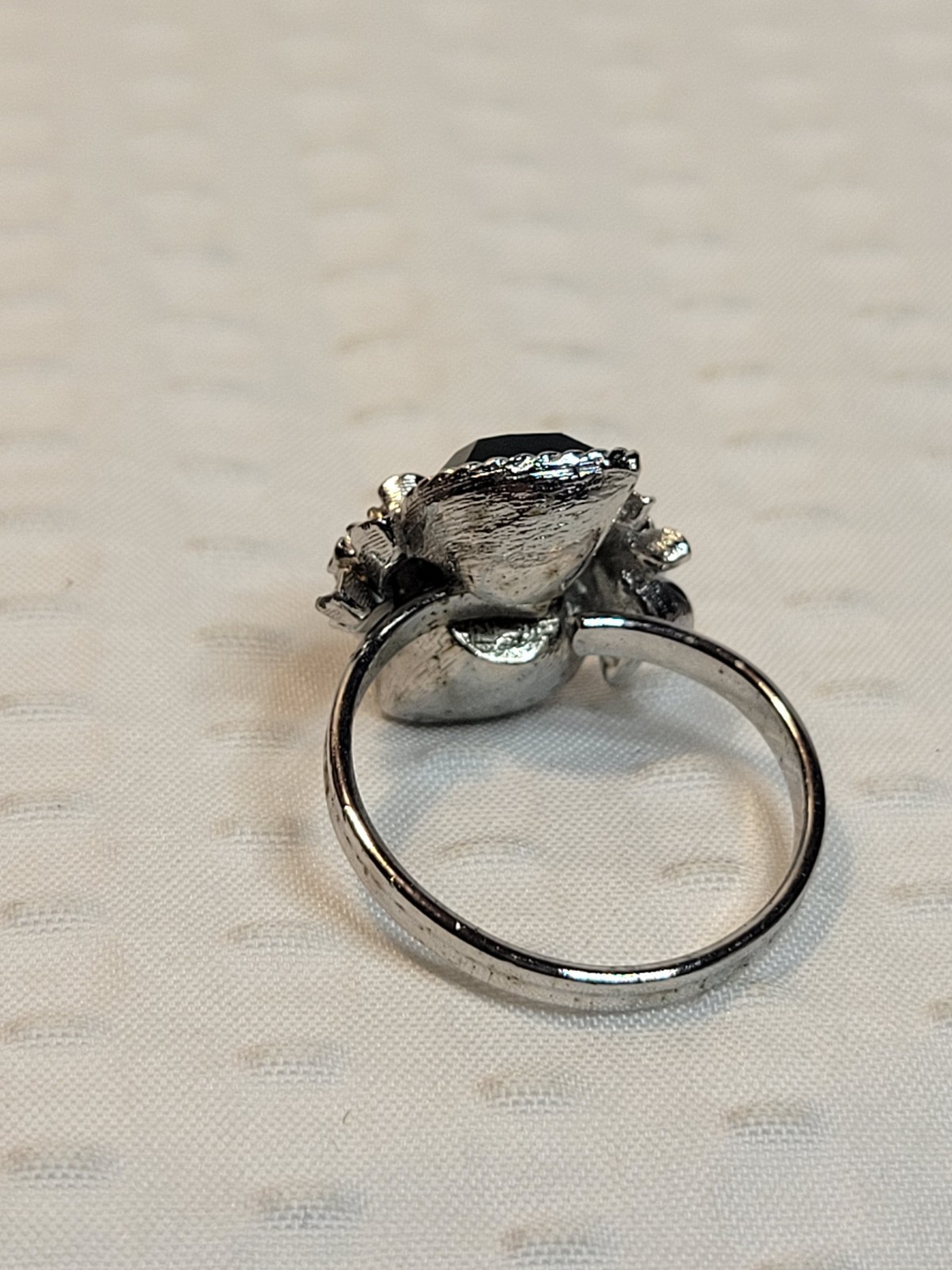 Vintage “LOVE STORY” May Birthstone Ring Sarah Coventry Adjustable Green Hearts