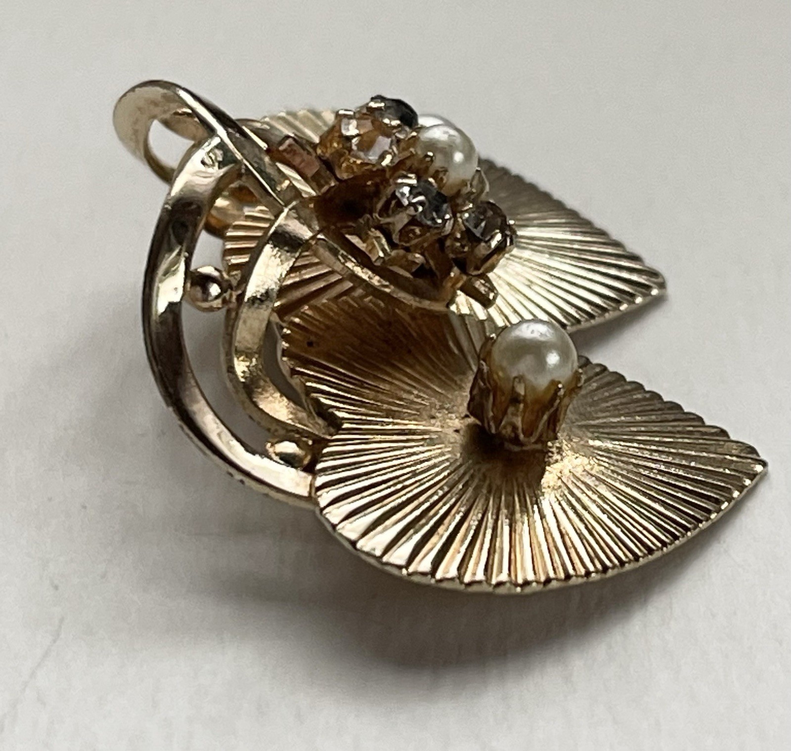 Vintage Double Heart And Flower Gold Tone Faux Pearl Brooch Pin