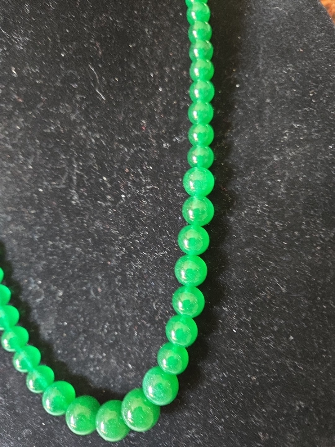 Jade Hand Strung Graduated Round 22″ Imperial Green Lobster Claw Clasp Necklace