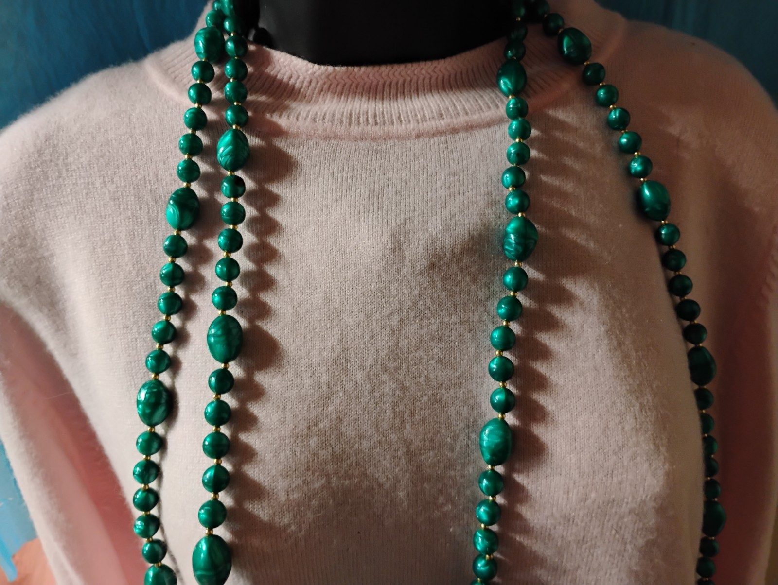 VTG Extra Long Flapper Style Vivid Green Bead Necklace