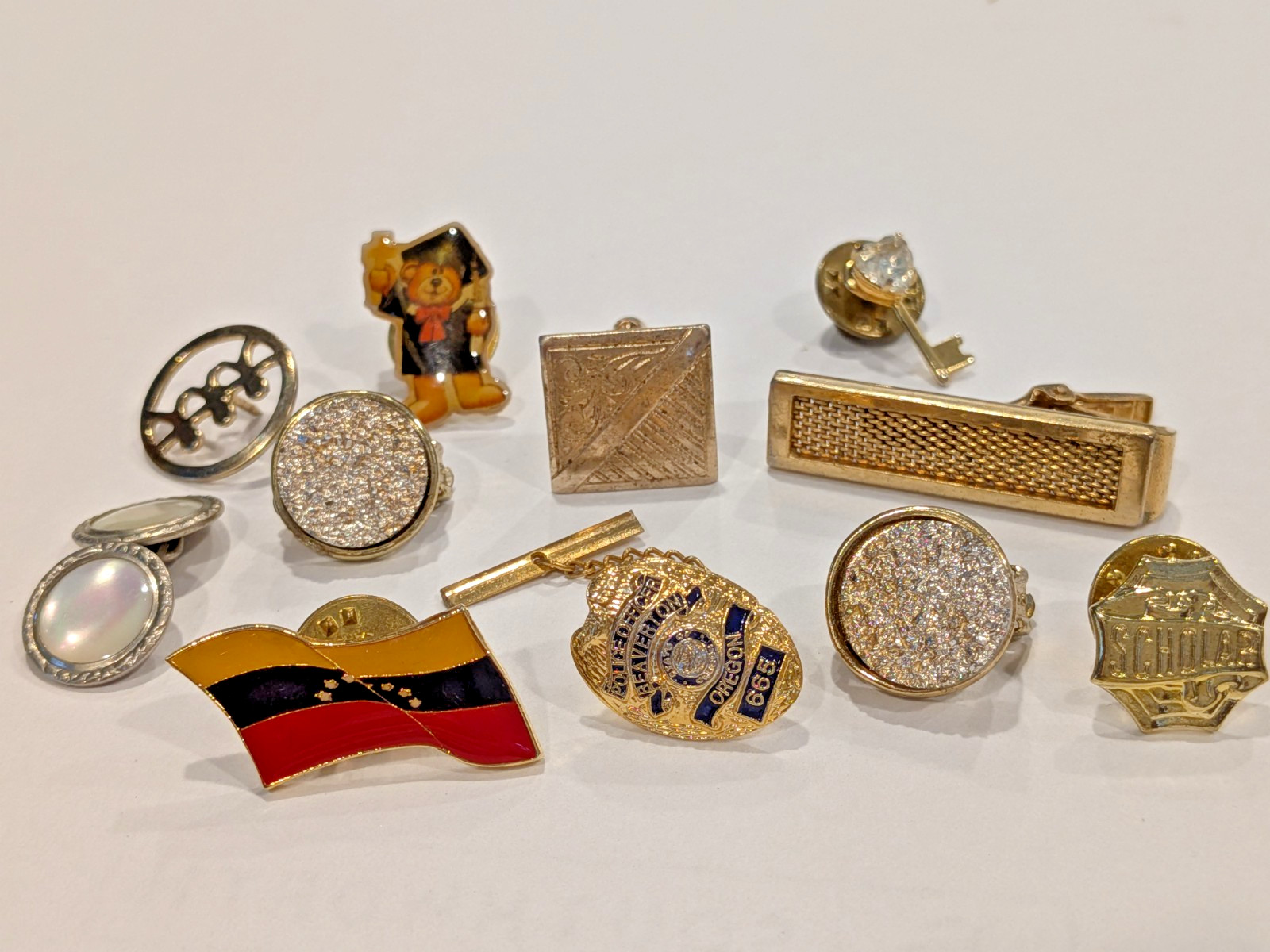 Vintage Pins & Accessories Lot (11 Pieces)