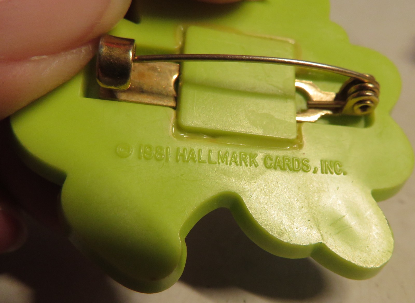 Hallmark Cards Leprechaun Plastic St. Patrick’s Shamrock Clover Brooch Pin 1981