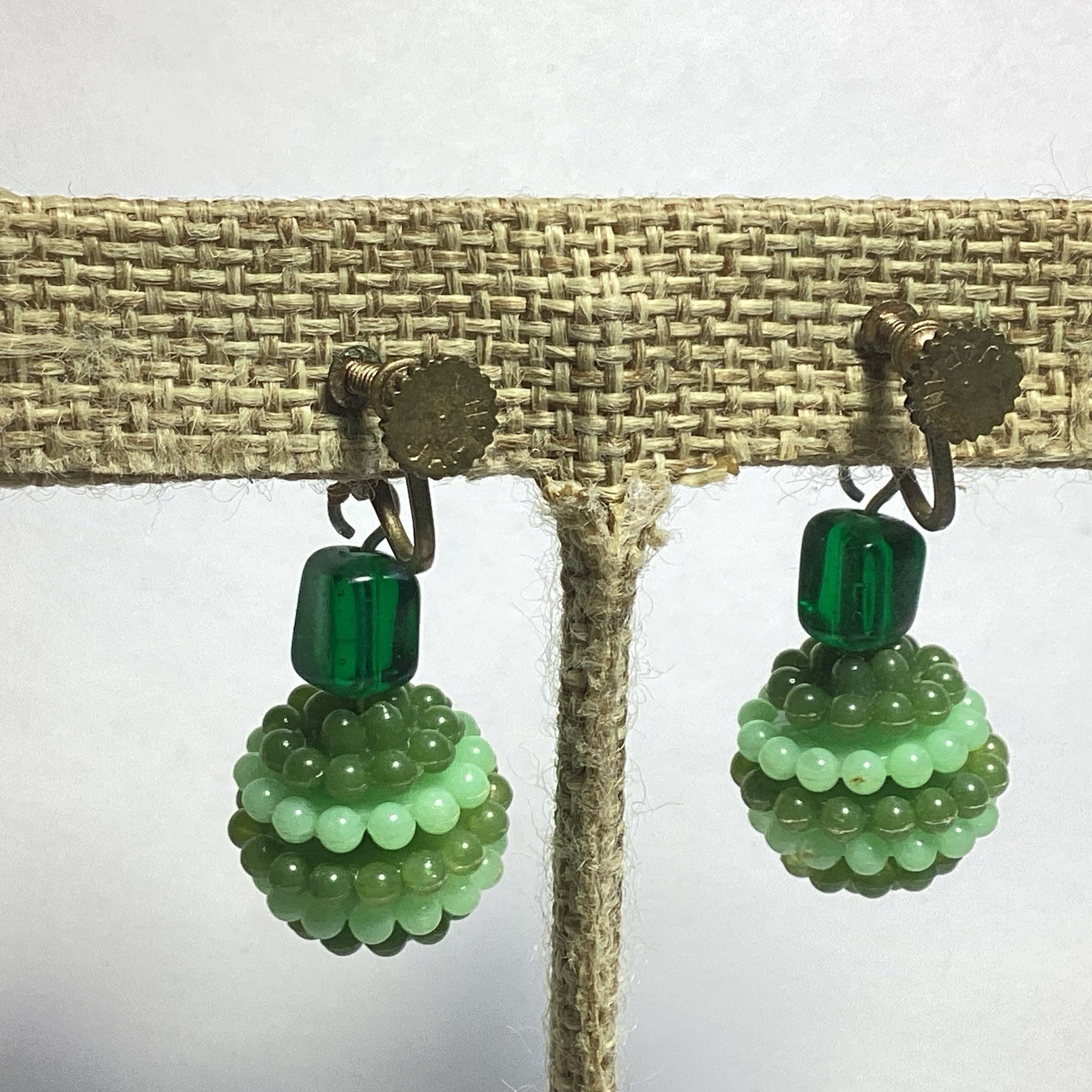 AWESOME VTG MOD PAIR OF GREEN DROP DANGLE CLIP-ON EARRINGS JAPAN GLASS PLASTIC