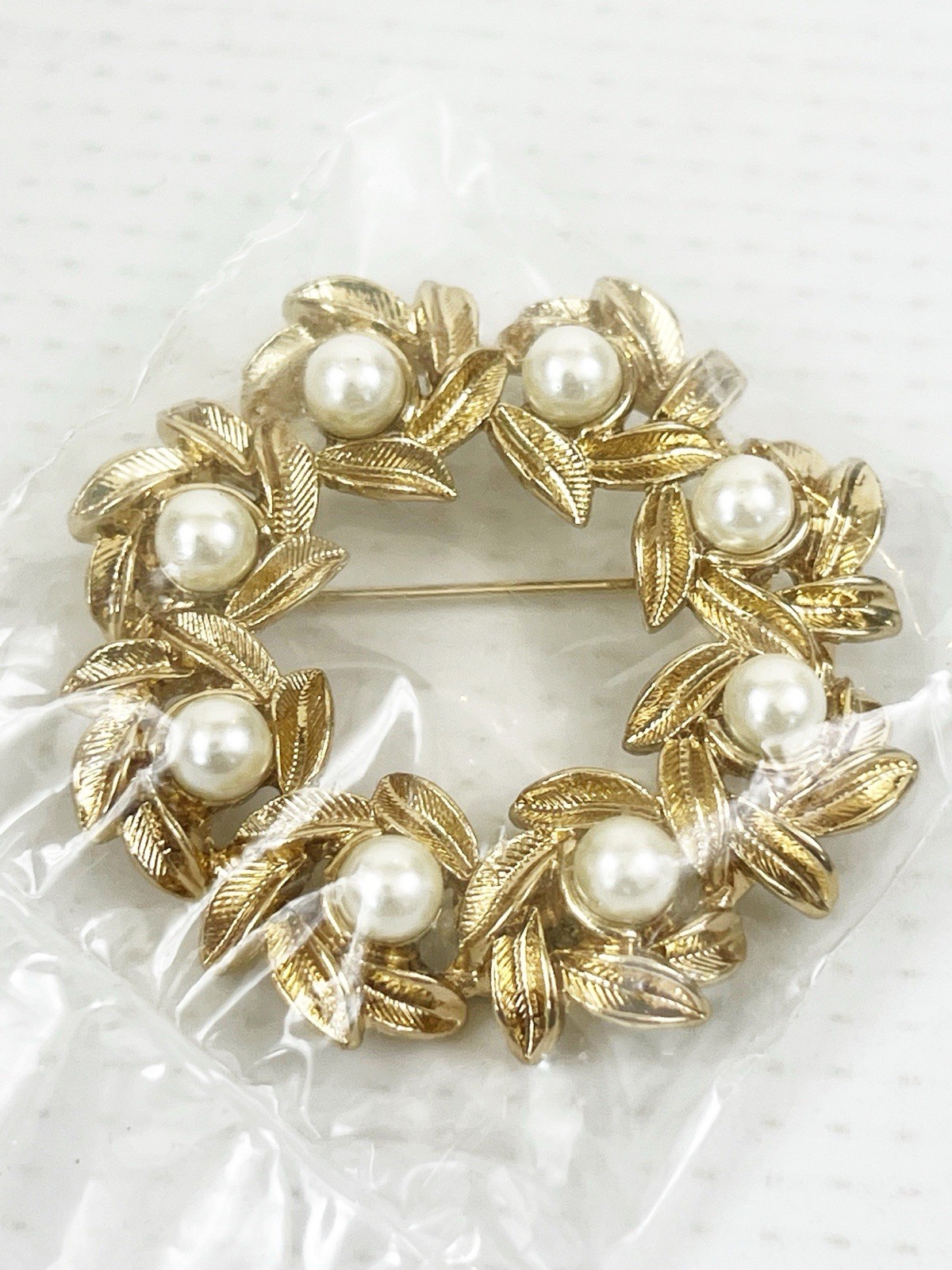 Vintage 1971 Avon Evening Creation Faux Pearl & Leaves Wreath Circle Pin Brooch