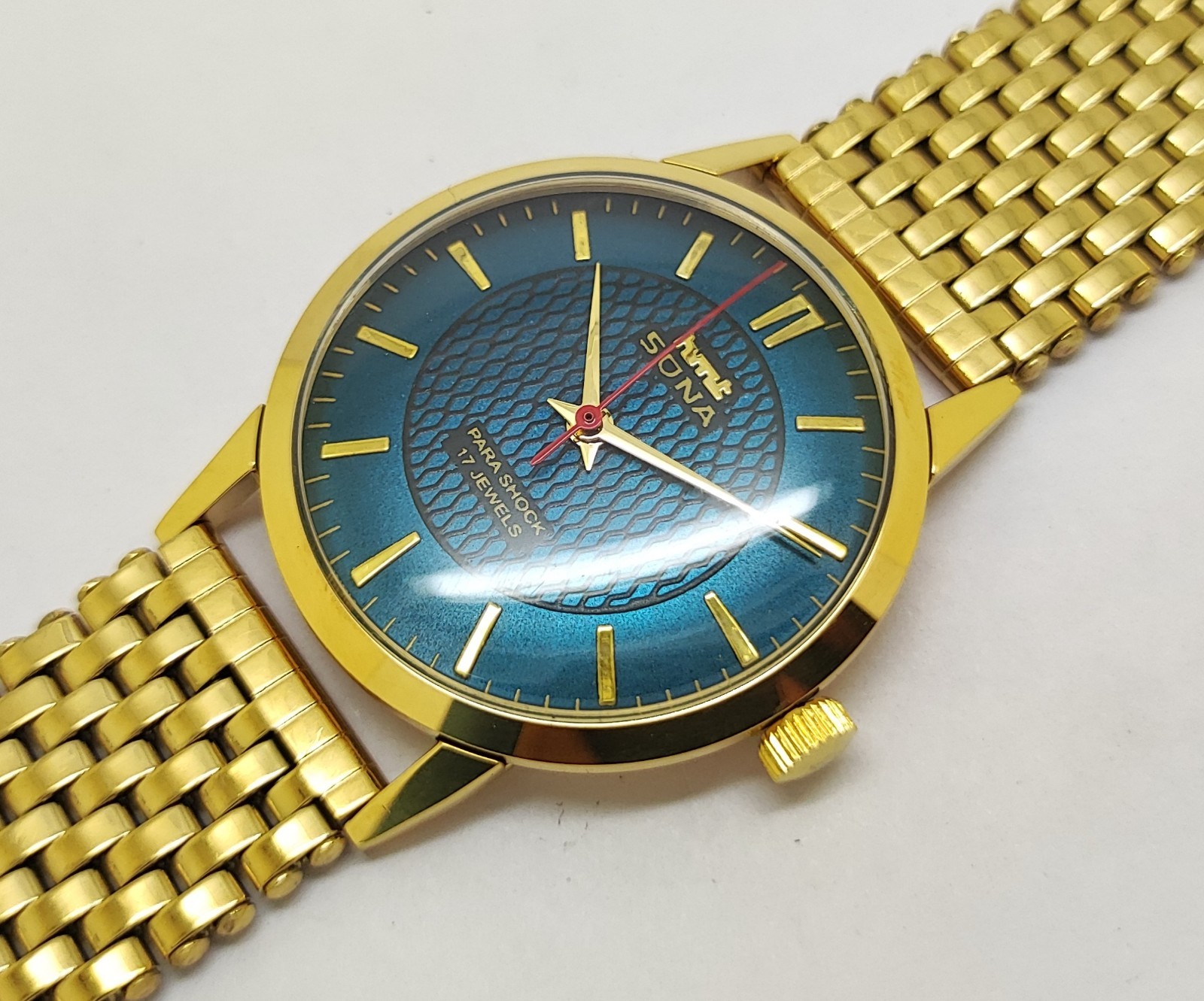 Vintage Hmt Sona Green Dial 17 Jewels Para Shock Mechanical hand winding Watch