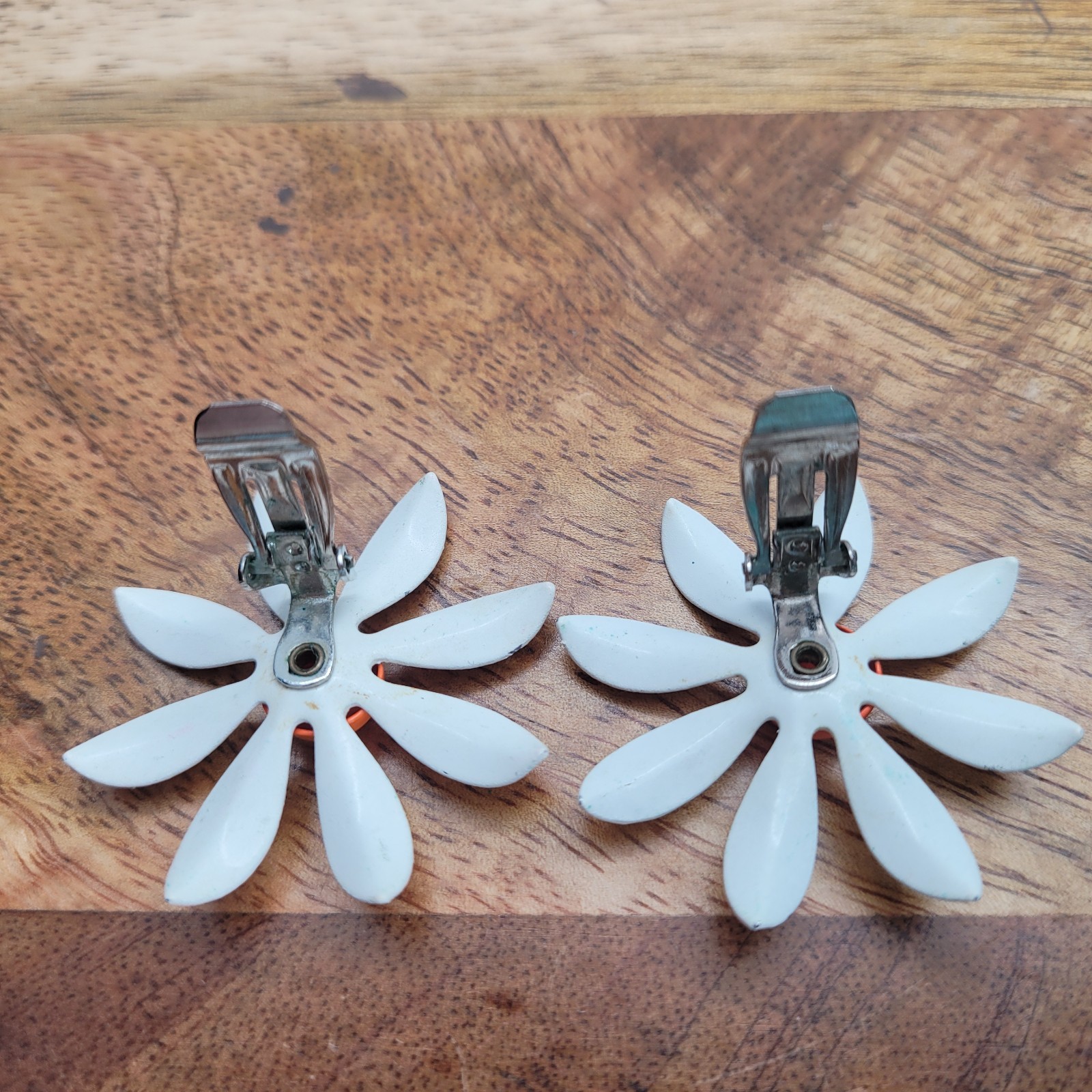 Vintage 1960s Enamel Daisy Clip-On Earrings White Orange Metal Flower Retro Mod