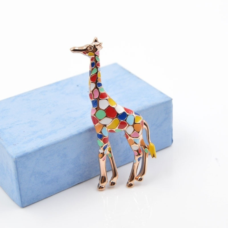 Cute Giraffe Brooches for Women Animal Brooch Pin Fashion Jewelry Color Gift