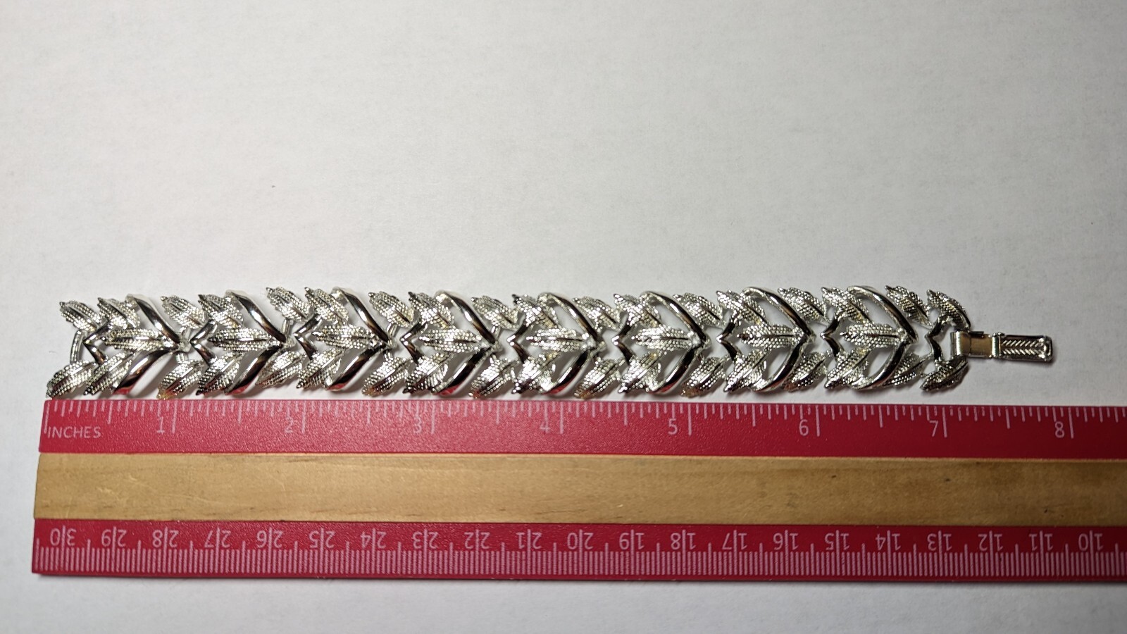 VINTAGE CORO BRACELET SIGNED ABOUT 7 1/2″ LONG