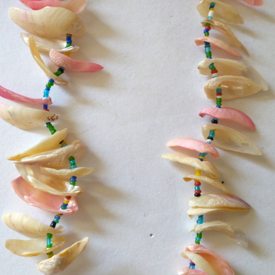 Vtg 90s Seashell Pieces Necklace Shell Mother Of Pearl Beach Coastal Tropical