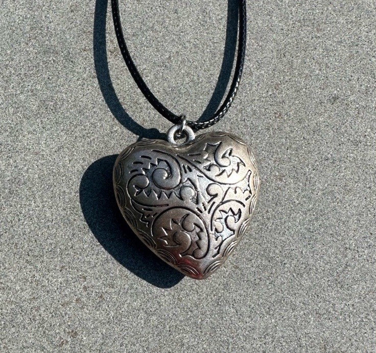 Vintage Elegant Etched Puff Silver Heart Necklace & Extension