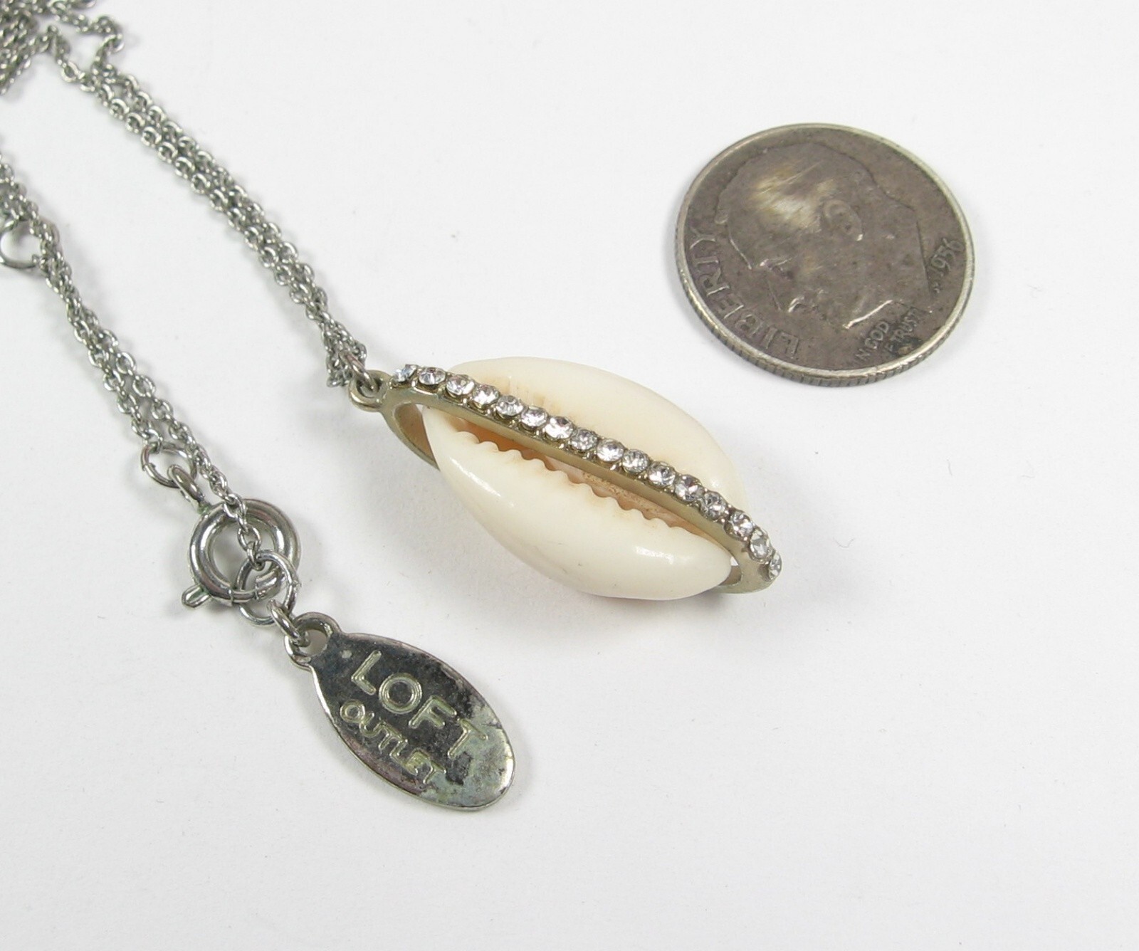 COWRIE SHELL Pendant RHINESTONES Vintage NECKLACE Silvertone 20″ LOFT OUTLET