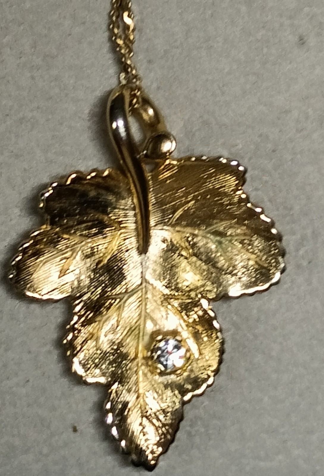 Vintage Avon 1978 Radiant Leaf Gold Tone Necklace Clip on Earring Set Demi