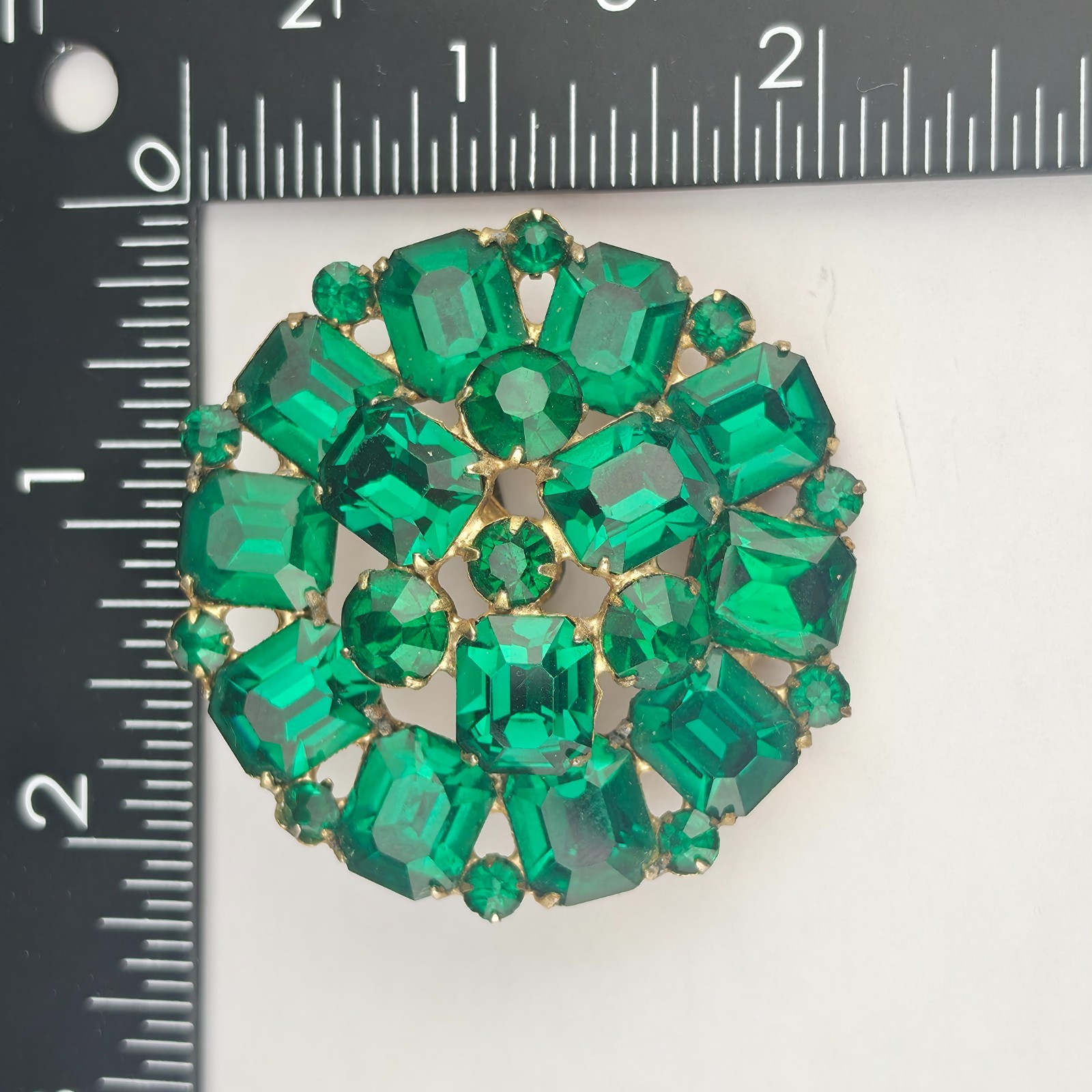 Vintage Emerald Green Rhinestone Crystal Gold Plated Flower Brooch Pin 2″